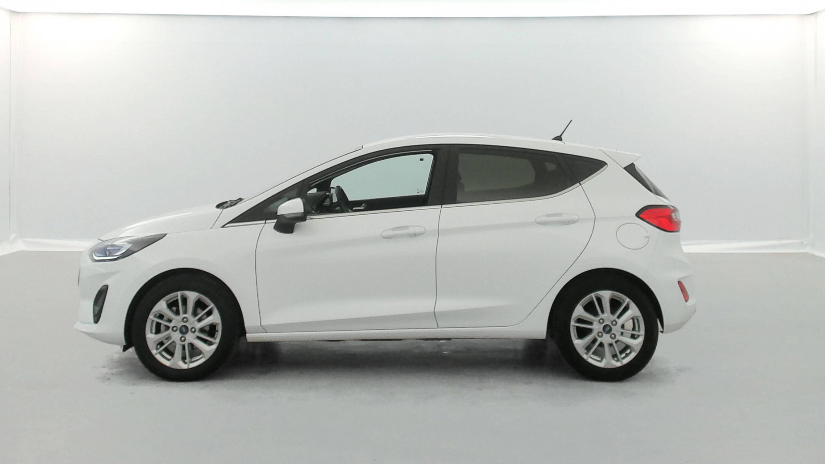 Vente en ligne Ford Fiesta  1.0 Flexifuel 95 ch S&S BVM6 au prix de 17 490 €