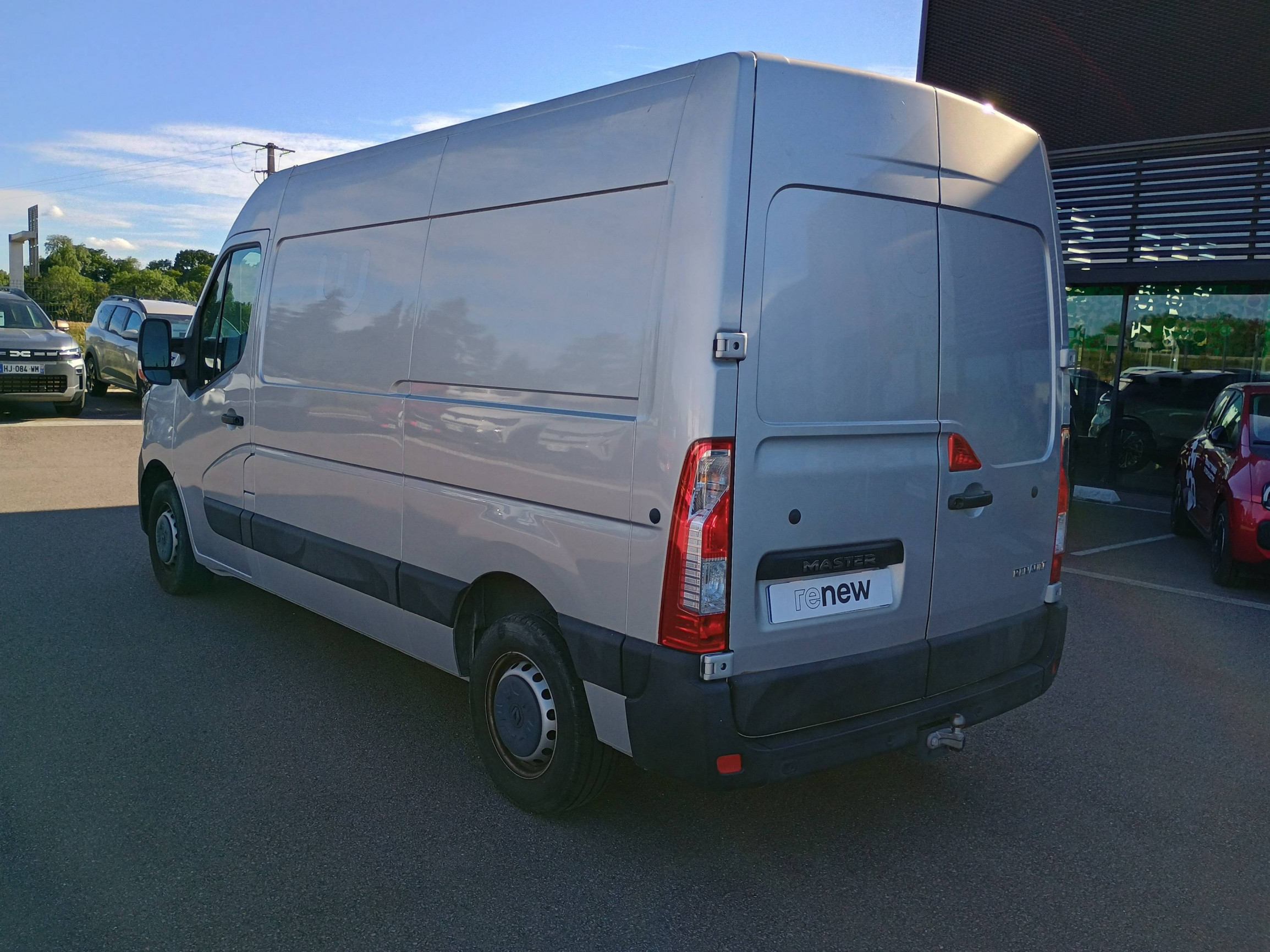 Vente en ligne Renault Master Fourgon MASTER FGN TRAC F3500 L2H2 BLUE DCI 180 au prix de 27 991 €