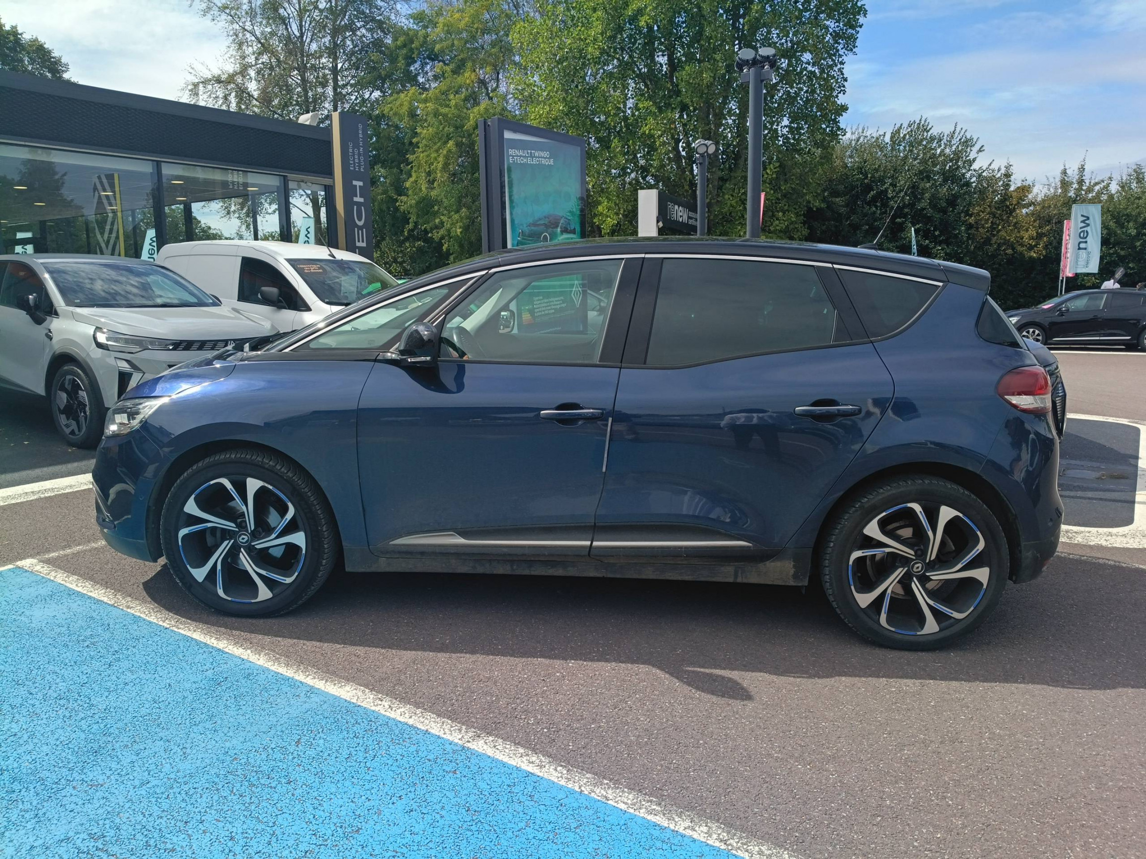 Vente en ligne Renault Scenic 4 Scenic Blue dCi 120 au prix de 14 990 €