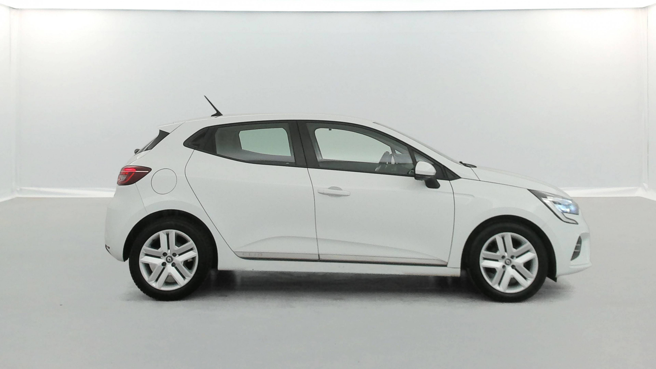 Vente en ligne Renault Clio 5 Clio TCe 90 - 21 au prix de 14 290 €