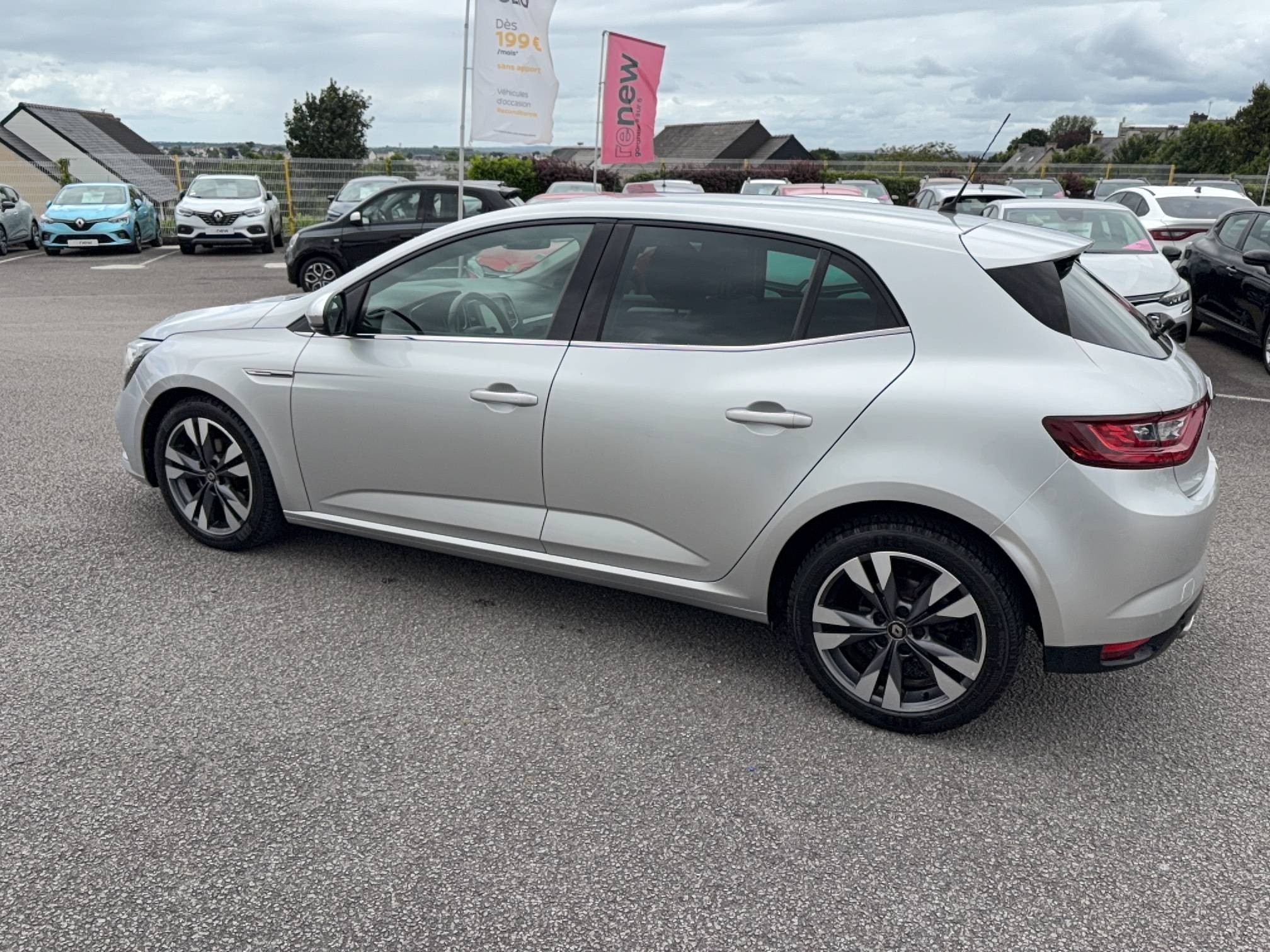 Vente en ligne Renault Megane 4 Mégane IV Berline Blue dCi 115 EDC au prix de 14 490 €