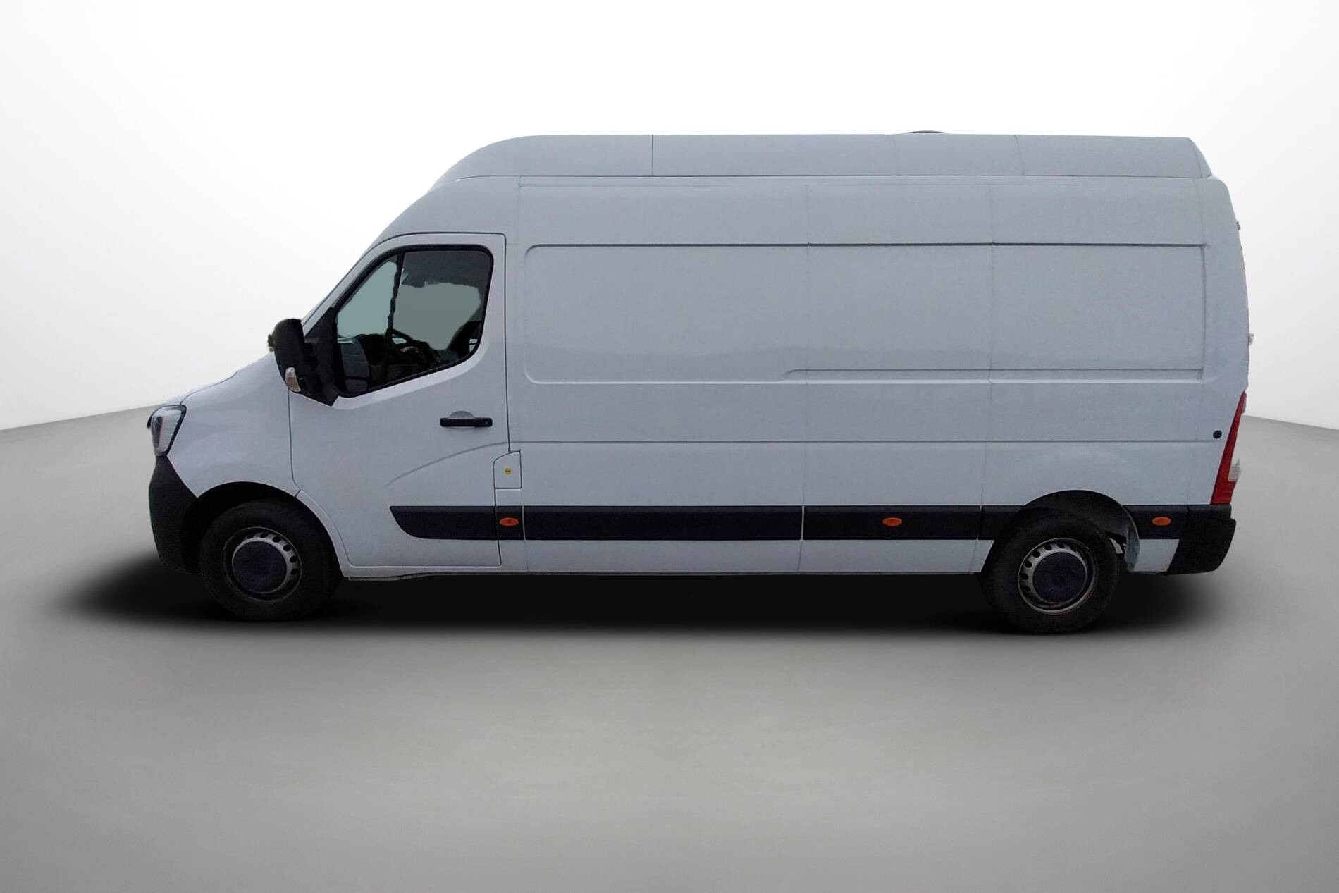 Vente en ligne Renault Master Fourgon MASTER FGN TRAC F3500 L3H3 BLUE DCI 135 au prix de 29 790 €