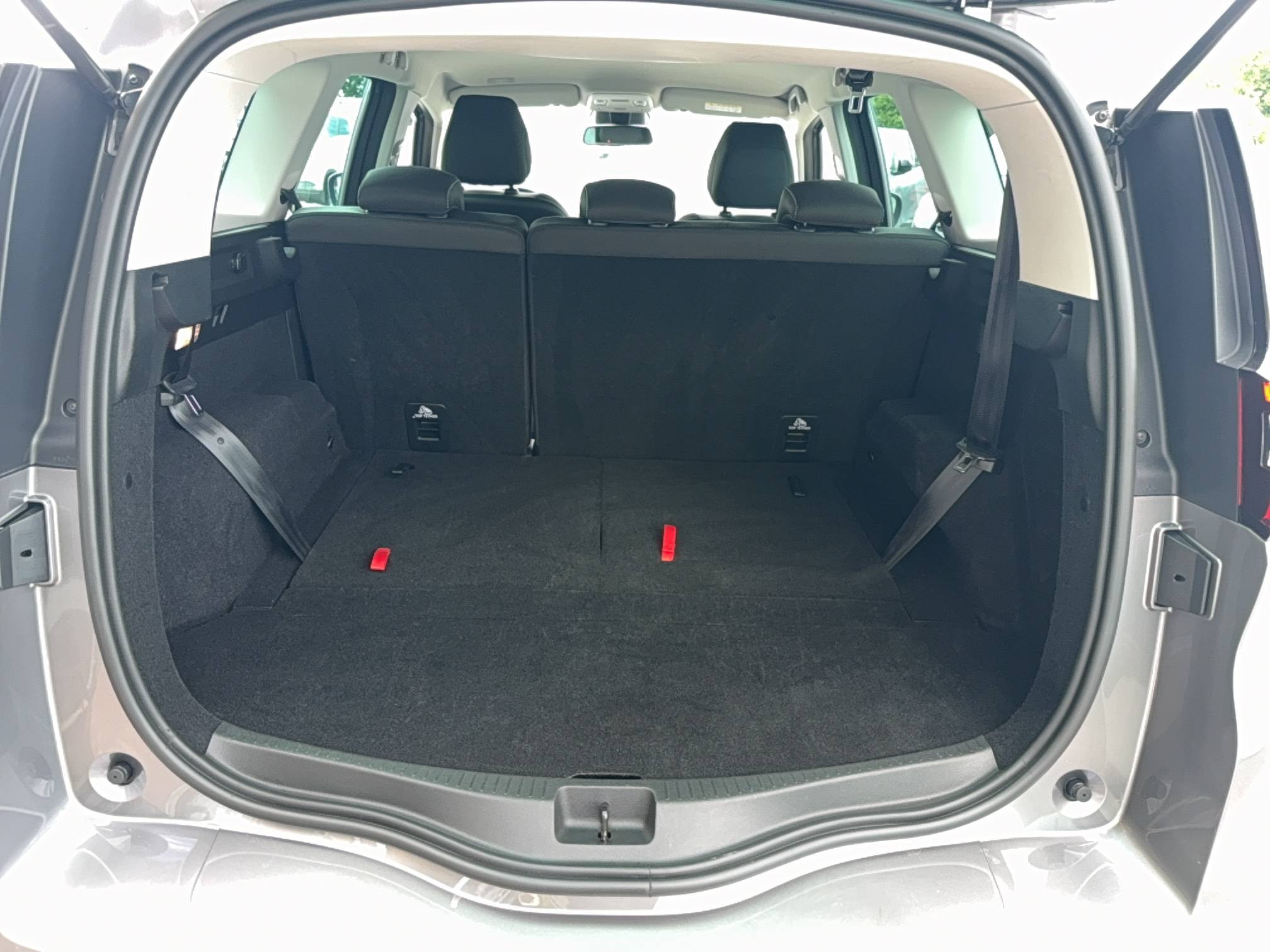 Vente en ligne Renault Grand Scenic 4 Grand Scenic TCe 140 EDC au prix de 22 830 €