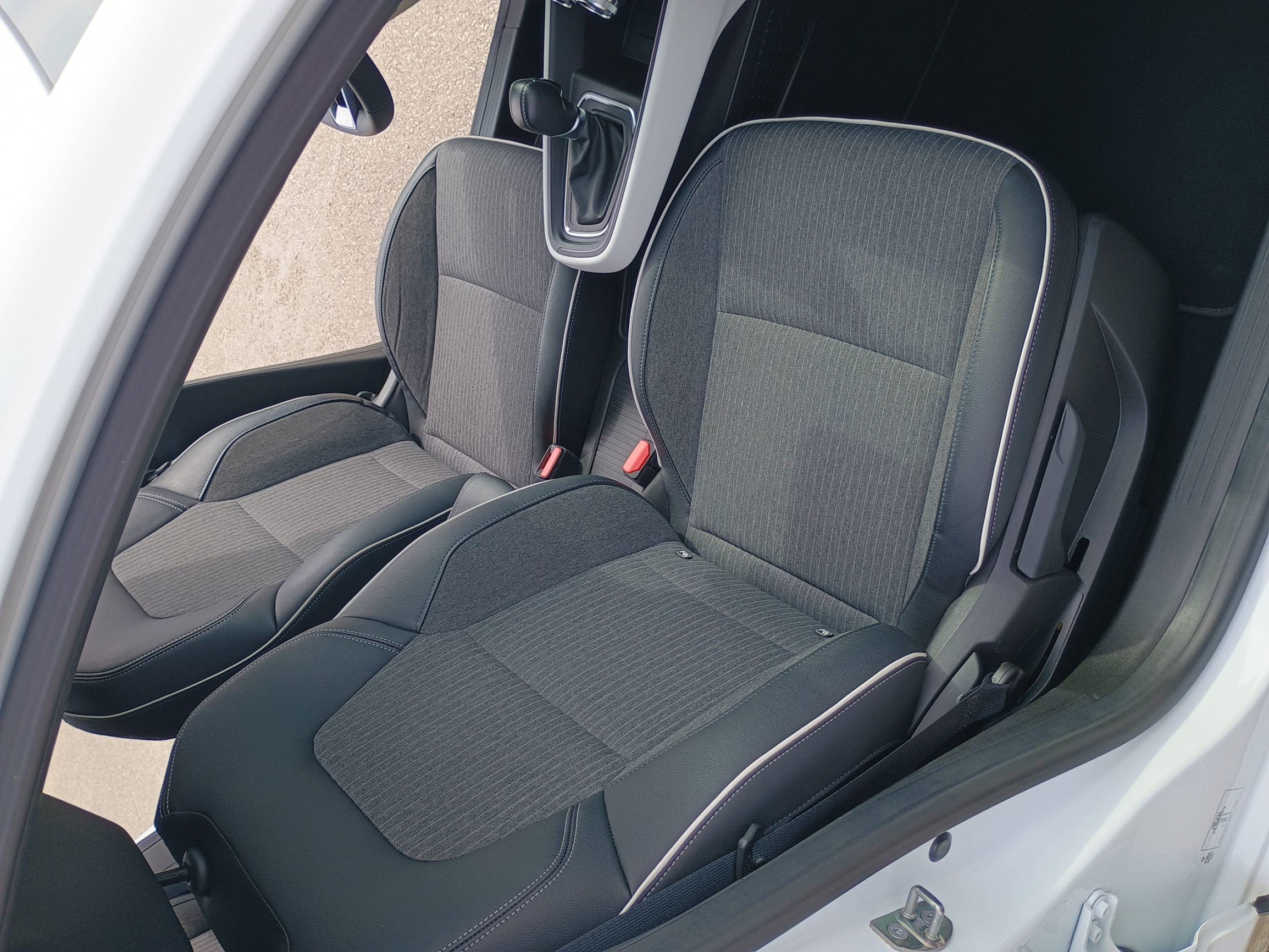 Vente en ligne Renault Clio 5 Clio E-Tech full hybrid 145 au prix de 16 990 €