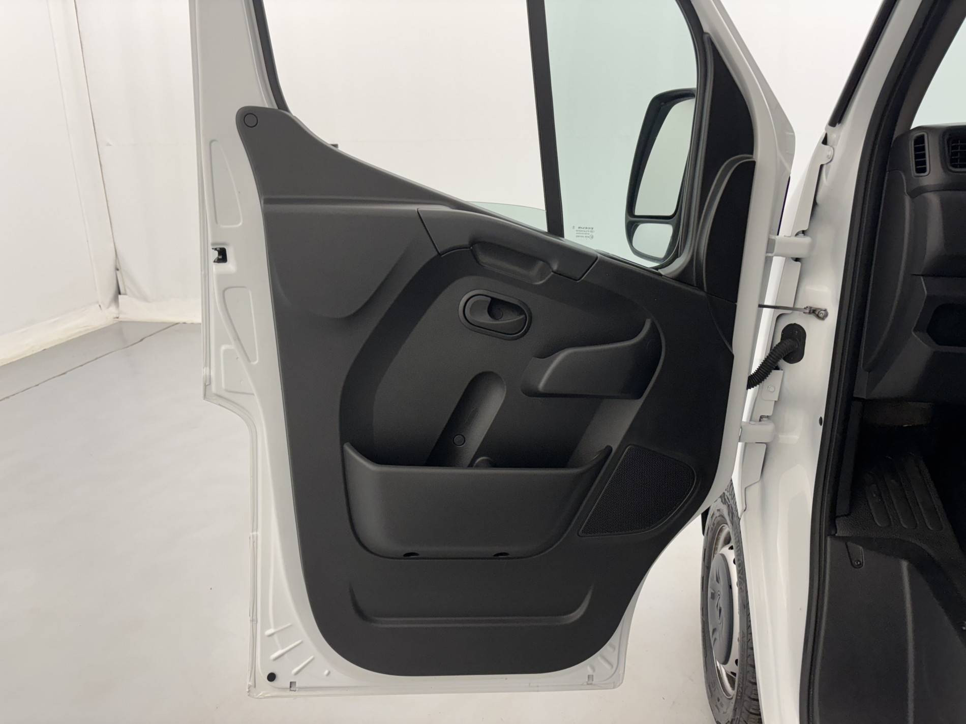 Vente en ligne Renault Master Fourgon MASTER FGN TRAC F3500 L2H2 BLUE DCI 135 au prix de 20 990 €