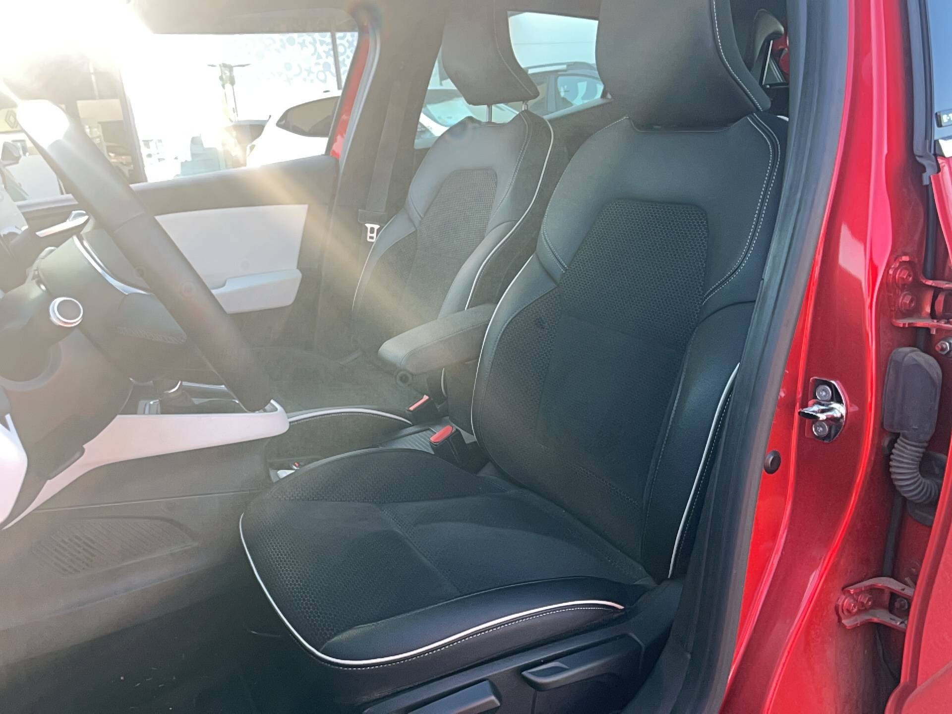 Vente en ligne Renault Clio 5 Clio E-Tech 140 au prix de 14 990 €