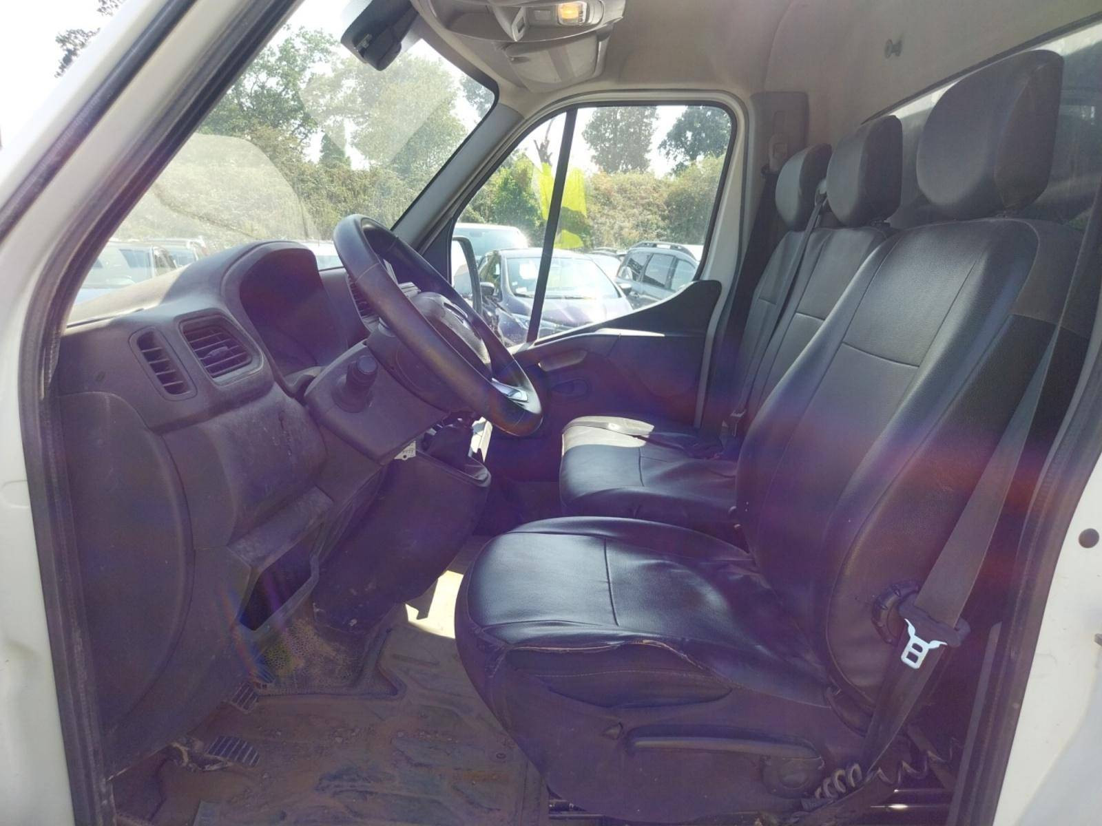 Vente en ligne Renault Master Benne MASTER BENNE PROP RJ3500 L3 COFFRE BLUE DCI 145 EURO VI au prix de 30 900 €