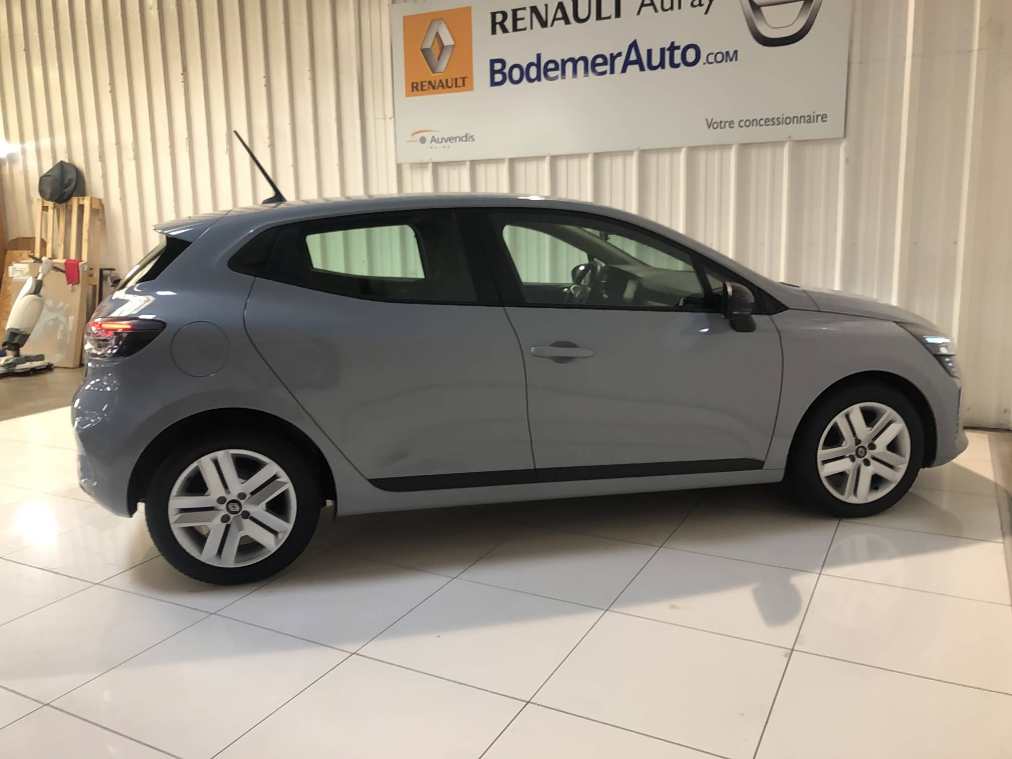 Vente en ligne Renault Clio 5 Clio TCe 90 au prix de 15 990 €
