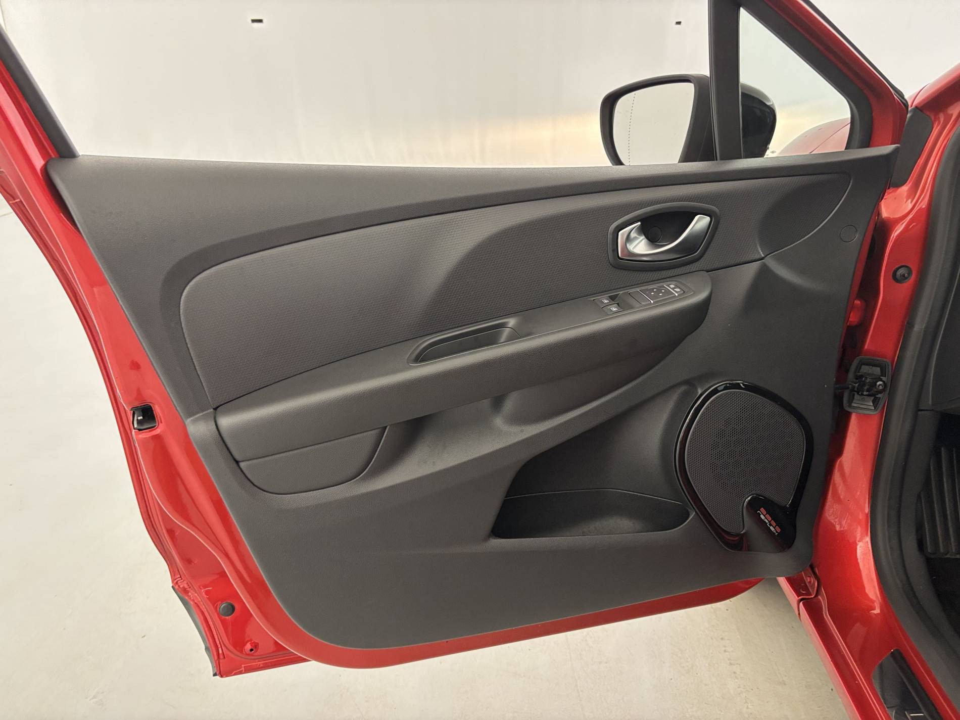 Vente en ligne Renault Clio 4 Clio TCe 90 E6C au prix de 11 790 €