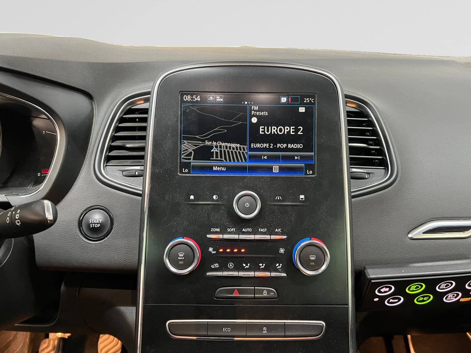 Vente en ligne Renault Grand Scenic 4 Grand Scenic TCe 140 au prix de 21 990 €