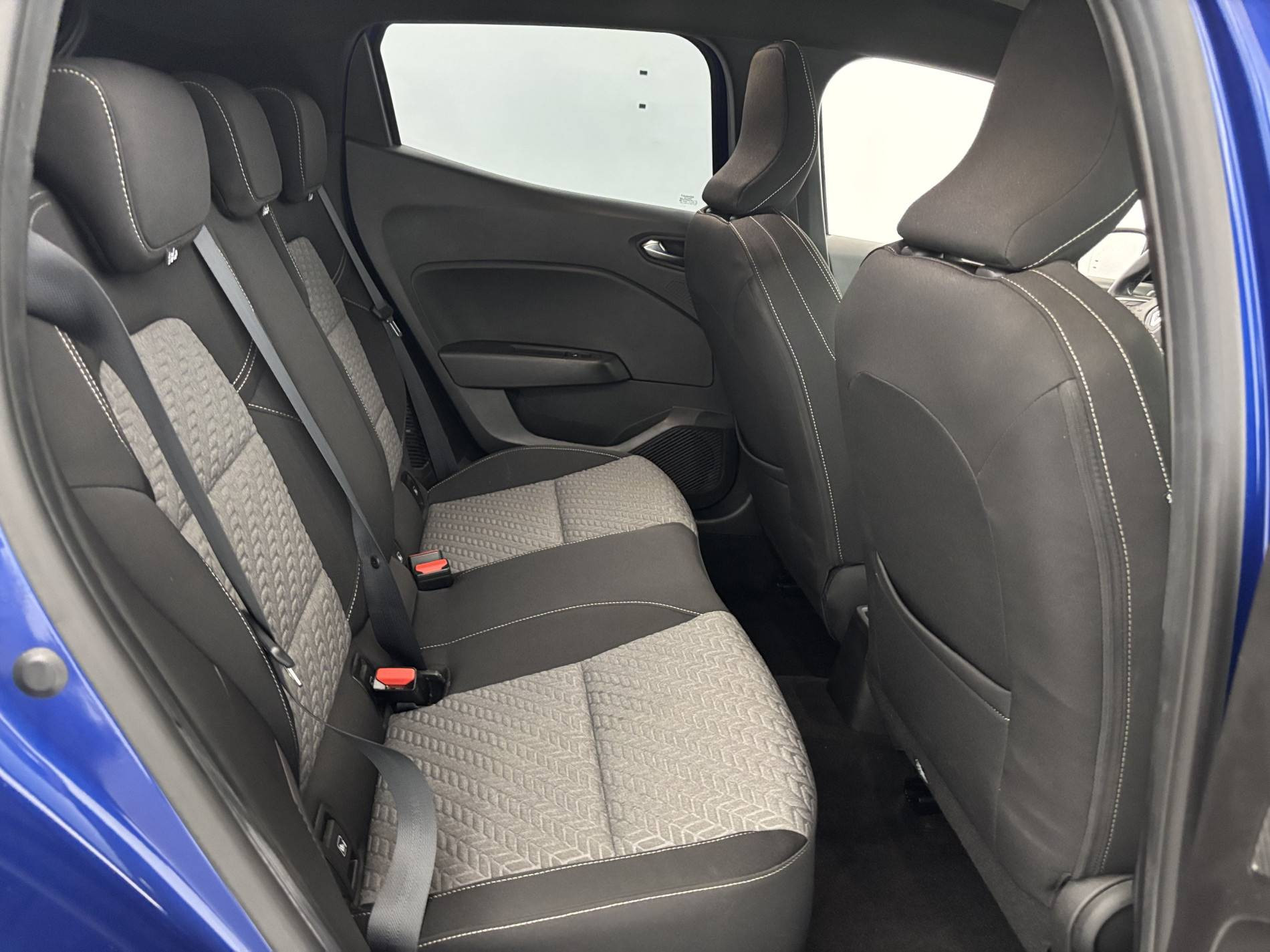 Vente en ligne Renault Clio 5 Clio E-Tech 140 - 21N au prix de 15 990 €