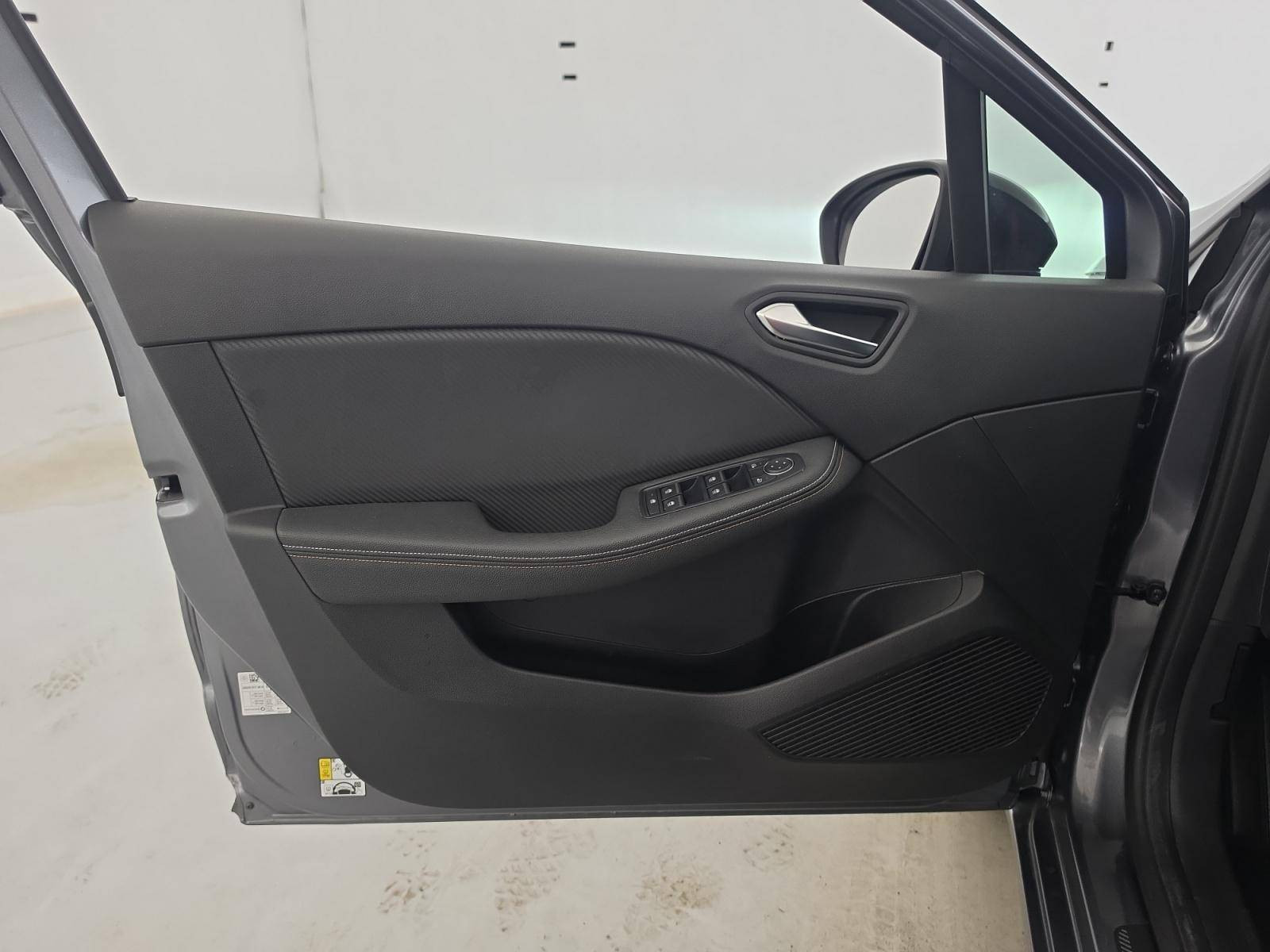 Vente en ligne Renault Clio 5 Clio E-Tech full hybrid 145 au prix de 18 890 €
