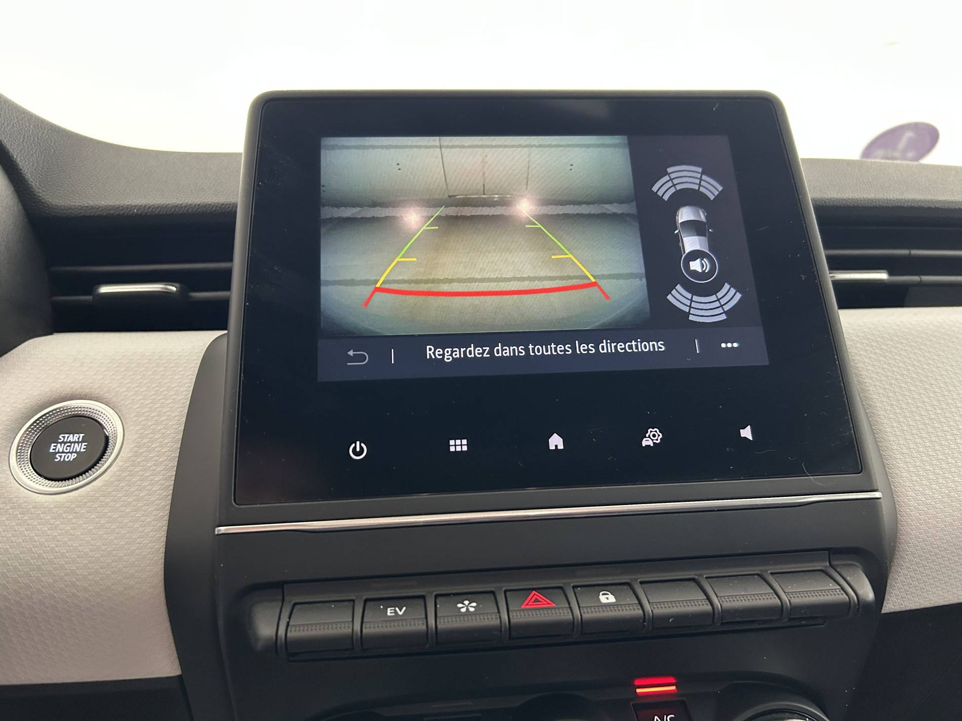 Vente en ligne Renault Clio 5 Clio E-Tech 140 - 21N au prix de 16 890 €