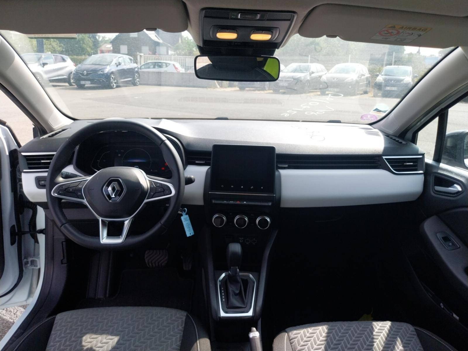 Vente en ligne Renault Clio 5 Clio E-Tech full hybrid 145 au prix de 15 990 €