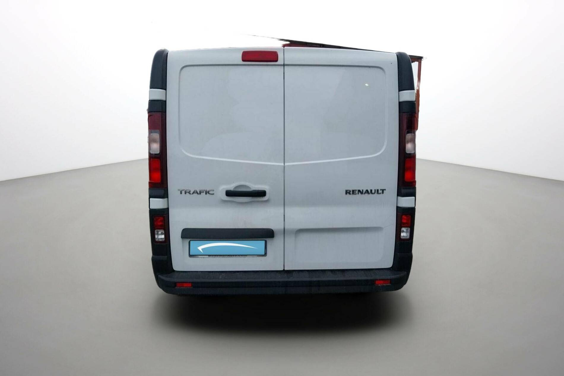 Vente en ligne Renault Trafic 3 Fourgon TRAFIC FGN L1H1 3000 KG BLUE DCI 130 au prix de 18 790 €