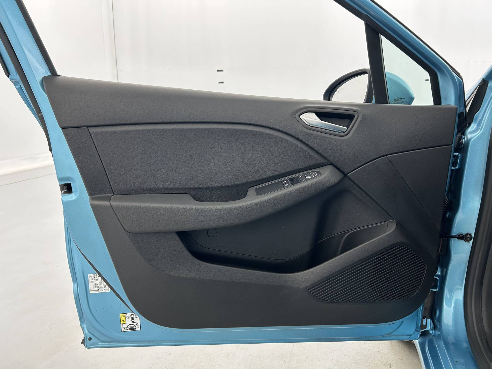 Vente en ligne Renault Clio 5 Clio E-Tech 140 - 21N au prix de 15 390 €