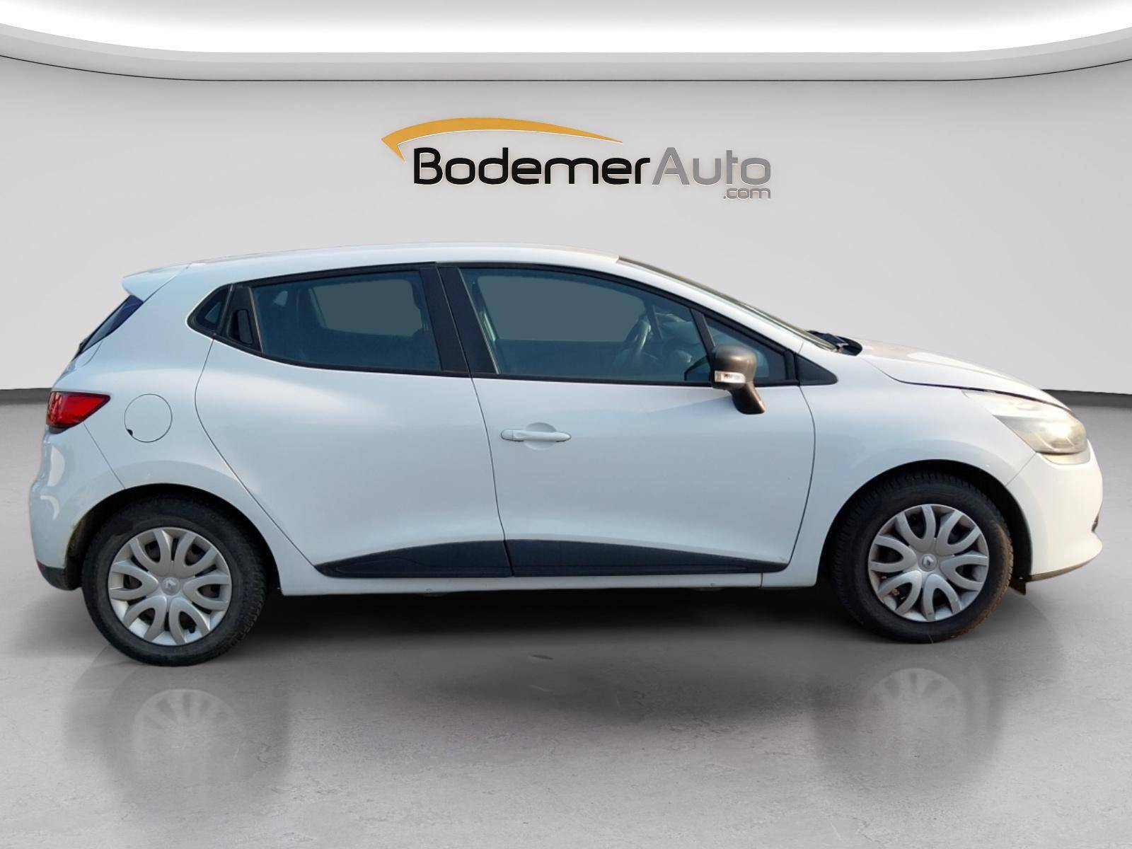 Vente en ligne Renault Clio 4  1.2 16V 75 au prix de 7 990 €