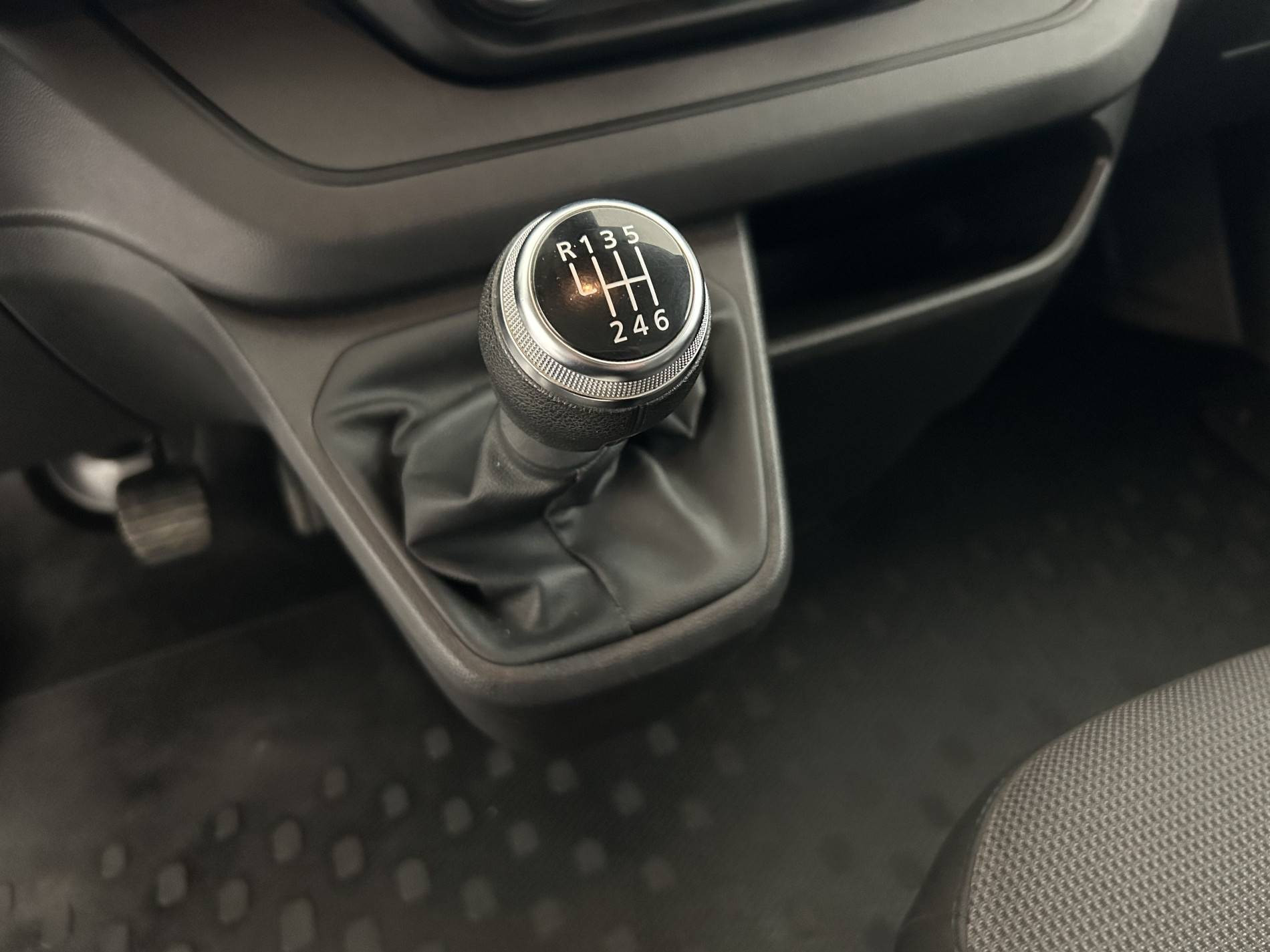 Vente en ligne Renault Trafic 3 Fourgon TRAFIC FGN L2H1 3000 KG BLUE DCI 130 au prix de 22 790 €