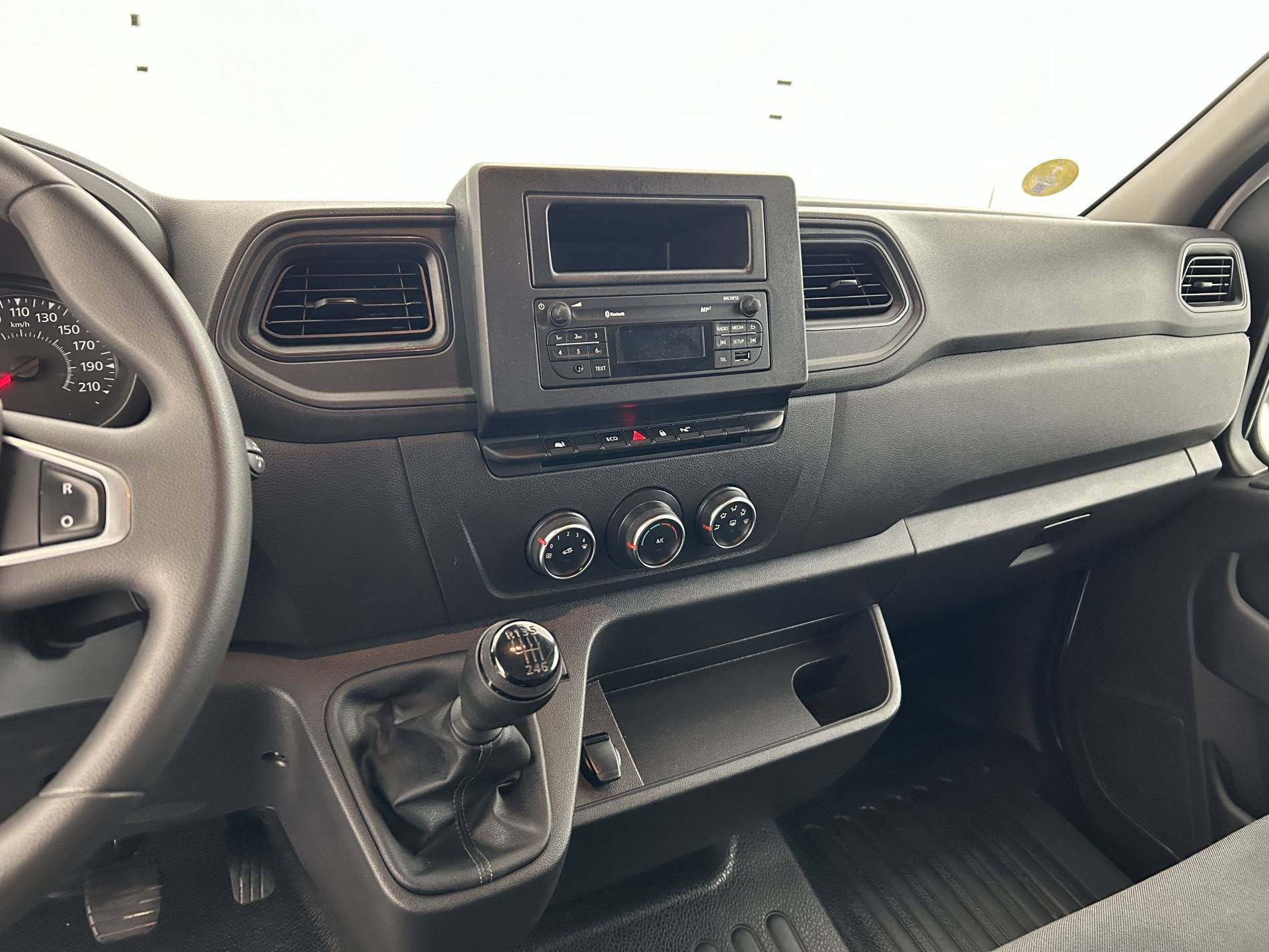 Vente en ligne Renault Master Fourgon MASTER FGN TRAC F3500 L2H2 BLUE DCI 135 au prix de 23 990 €