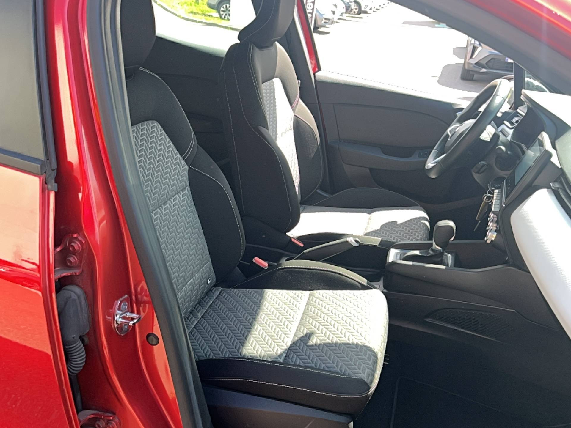 Vente en ligne Renault Clio 5 Clio E-Tech 140 - 21N au prix de 15 991 €