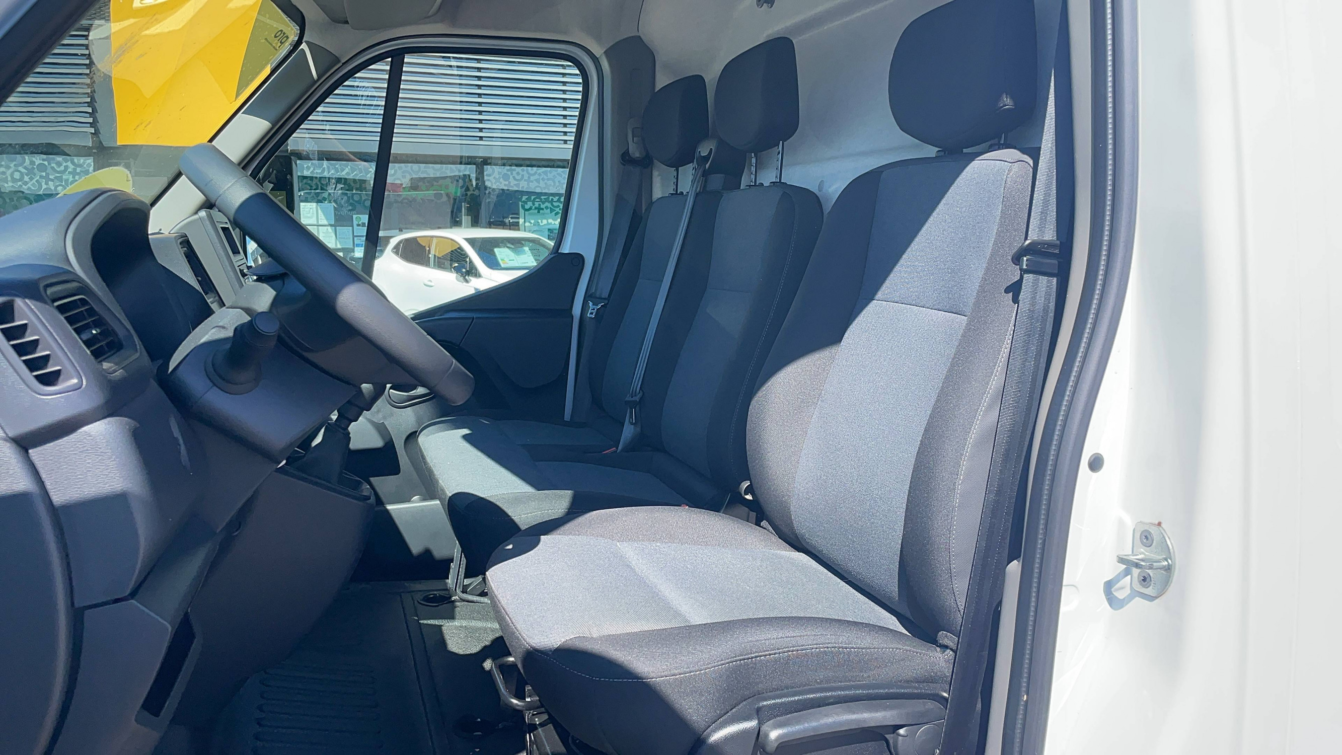 Vente en ligne Renault Master Fourgon MASTER FGN TRAC F3500 L3H3 BLUE DCI 135 au prix de 25 700 €