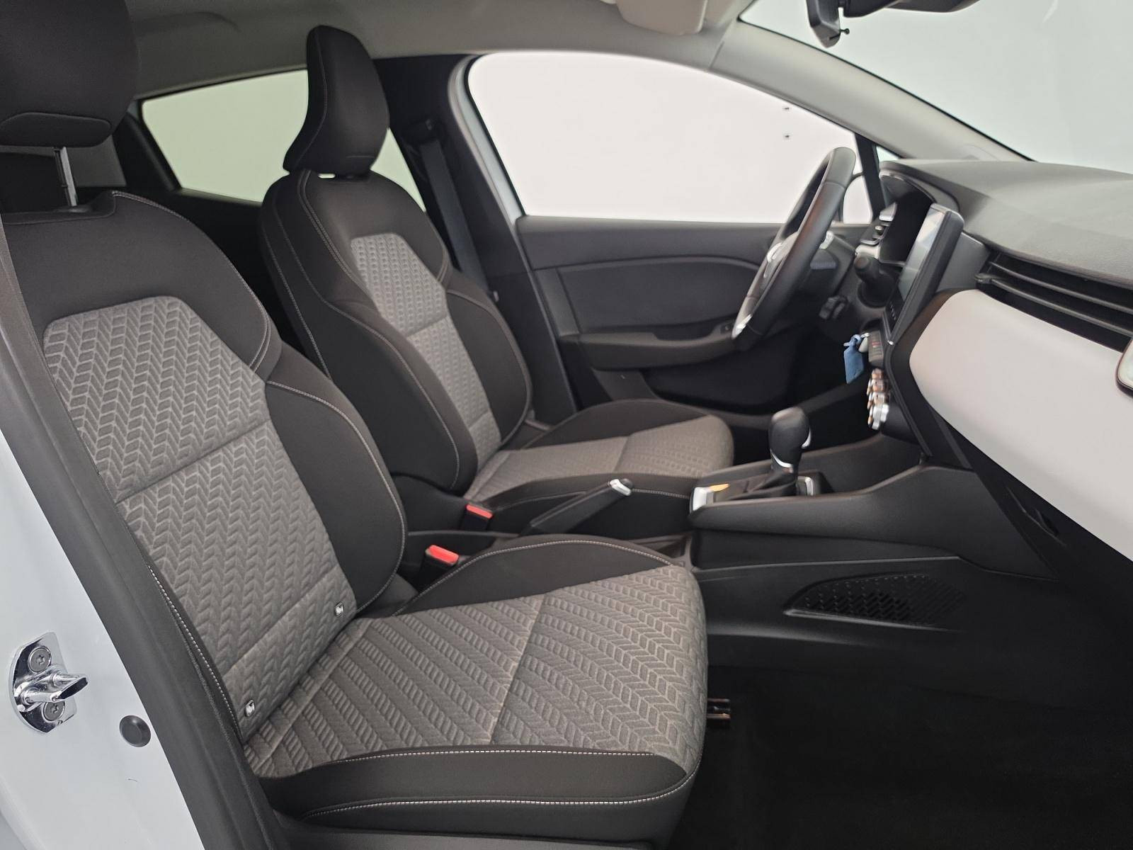 Vente en ligne Renault Clio 5 Clio E-Tech full hybrid 145 au prix de 15 990 €