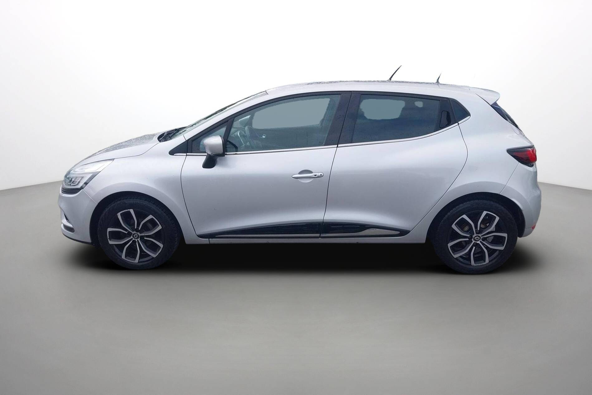 Vente en ligne Renault Clio 4 Clio dCi 90 E6C au prix de 12 990 €