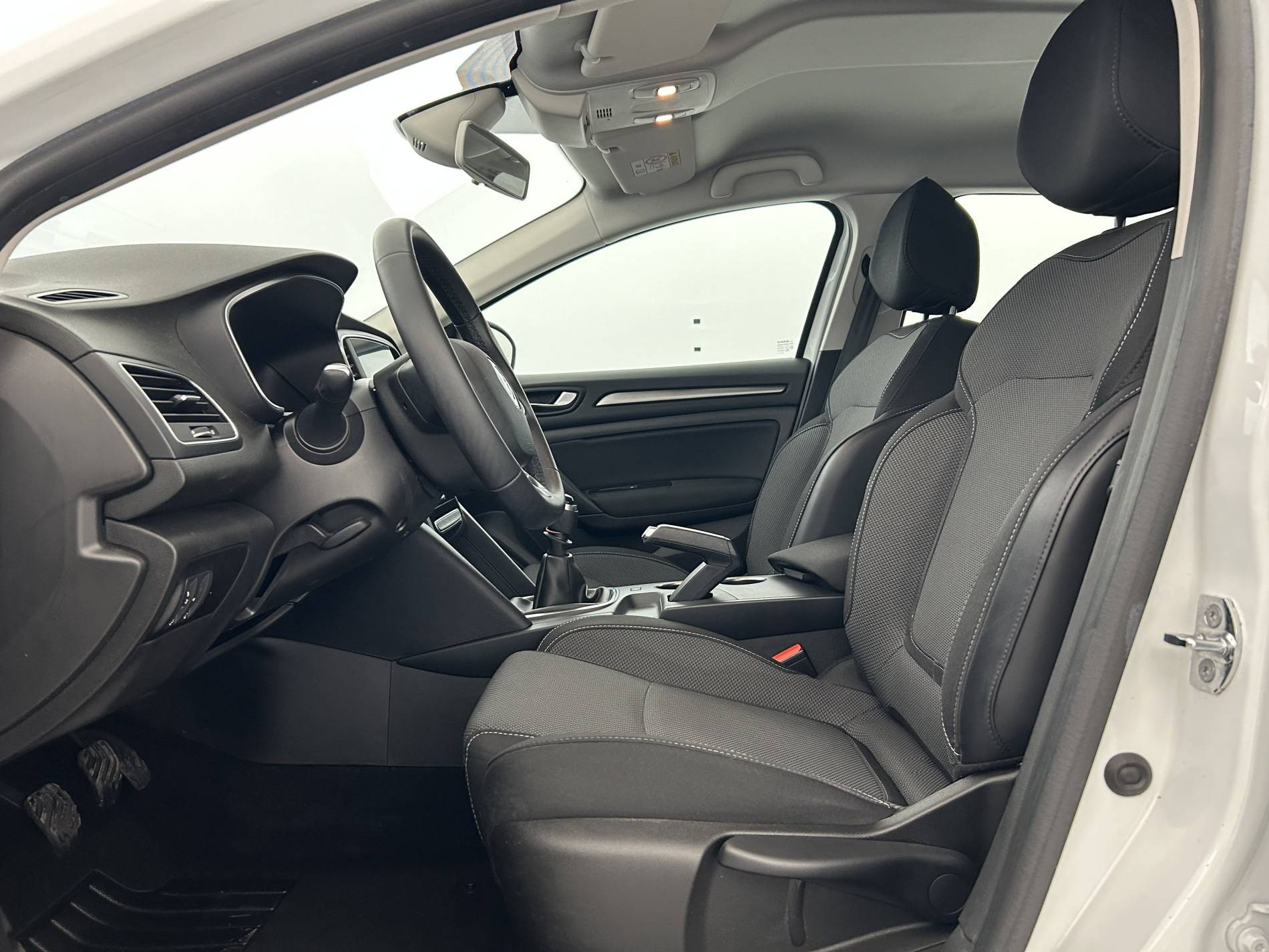 Vente en ligne Renault Megane 4 Estate  Blue dCi 115 au prix de 18 990 €