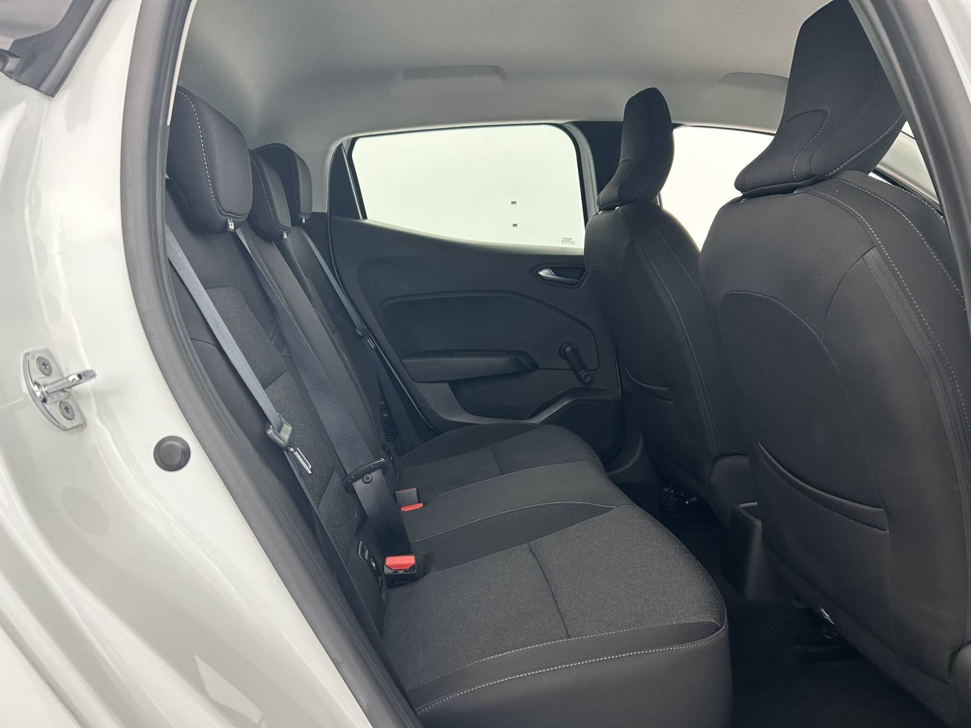 Vente en ligne Renault Clio 5 Clio E-Tech 140 - 21N au prix de 11 990 €