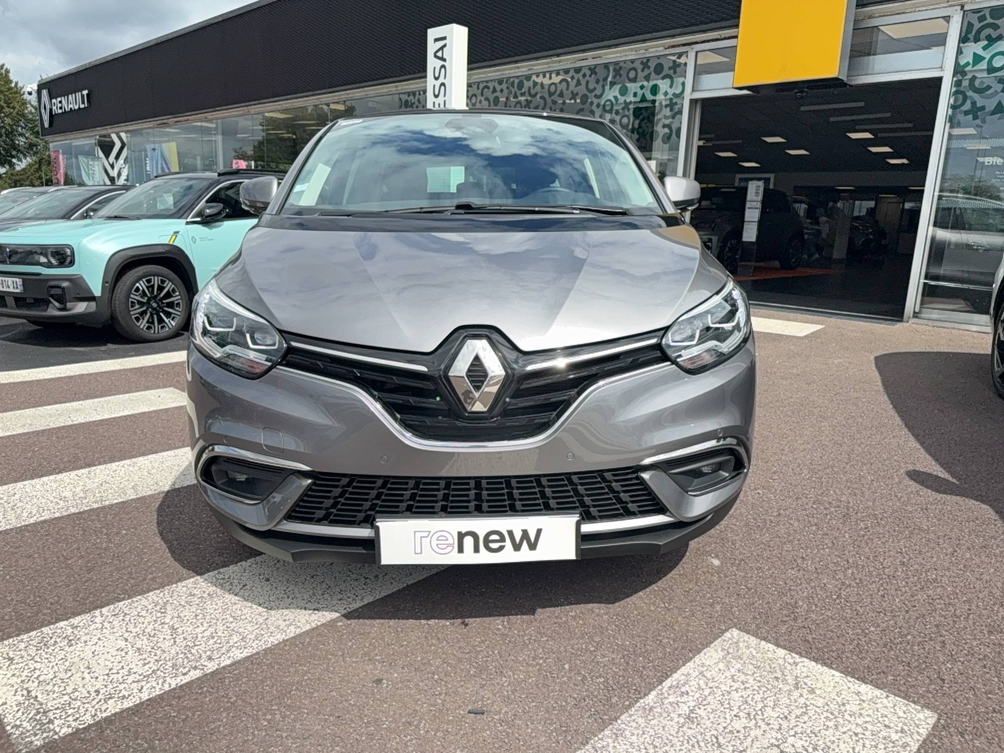 Vente en ligne Renault Grand Scenic 4 Grand Scenic TCe 140 EDC au prix de 22 830 €