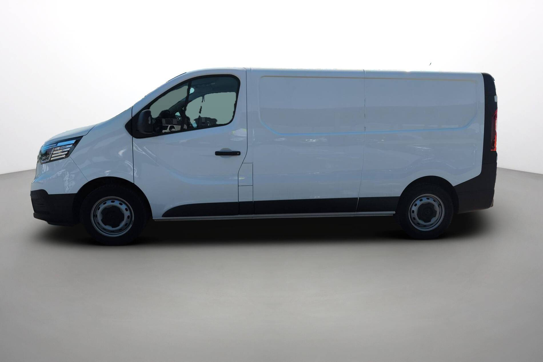 Vente en ligne Renault Trafic 3 Fourgon TRAFIC FGN L2H1 3000 KG BLUE DCI 130 au prix de 23 700 €