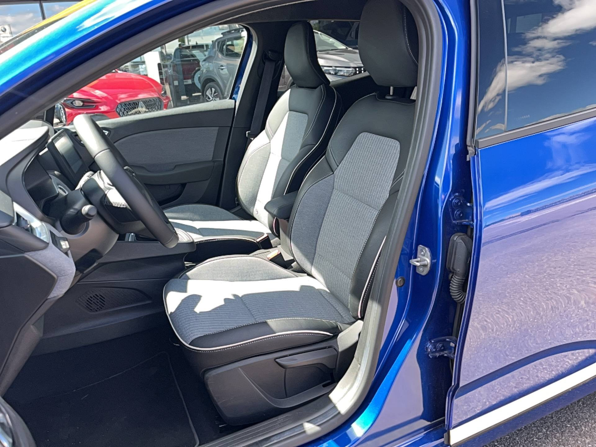 Vente en ligne Renault Clio 5 Clio E-Tech full hybrid 145 au prix de 20 791 €