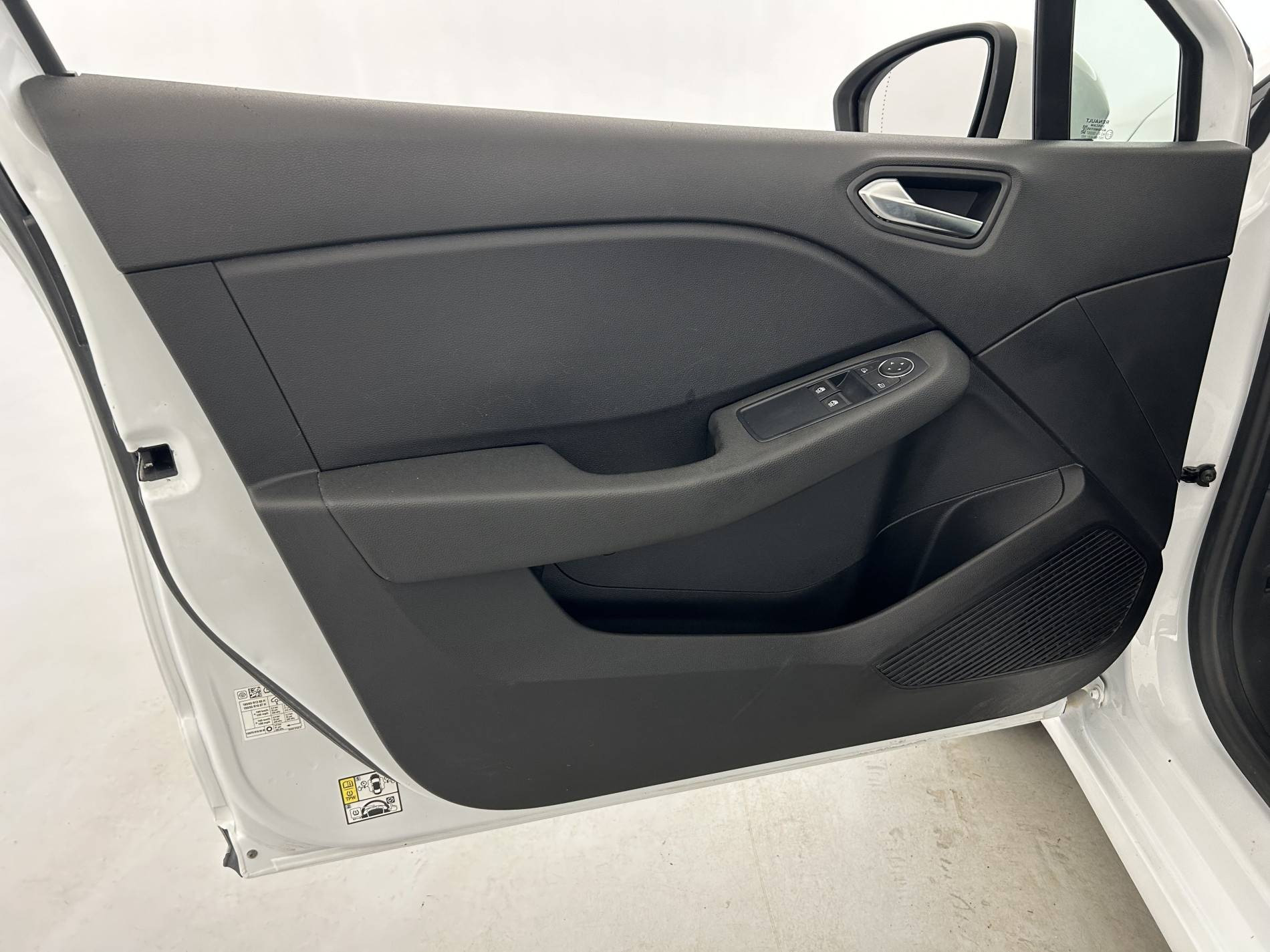 Vente en ligne Renault Clio 5 Clio E-Tech 140 - 21N au prix de 13 991 €