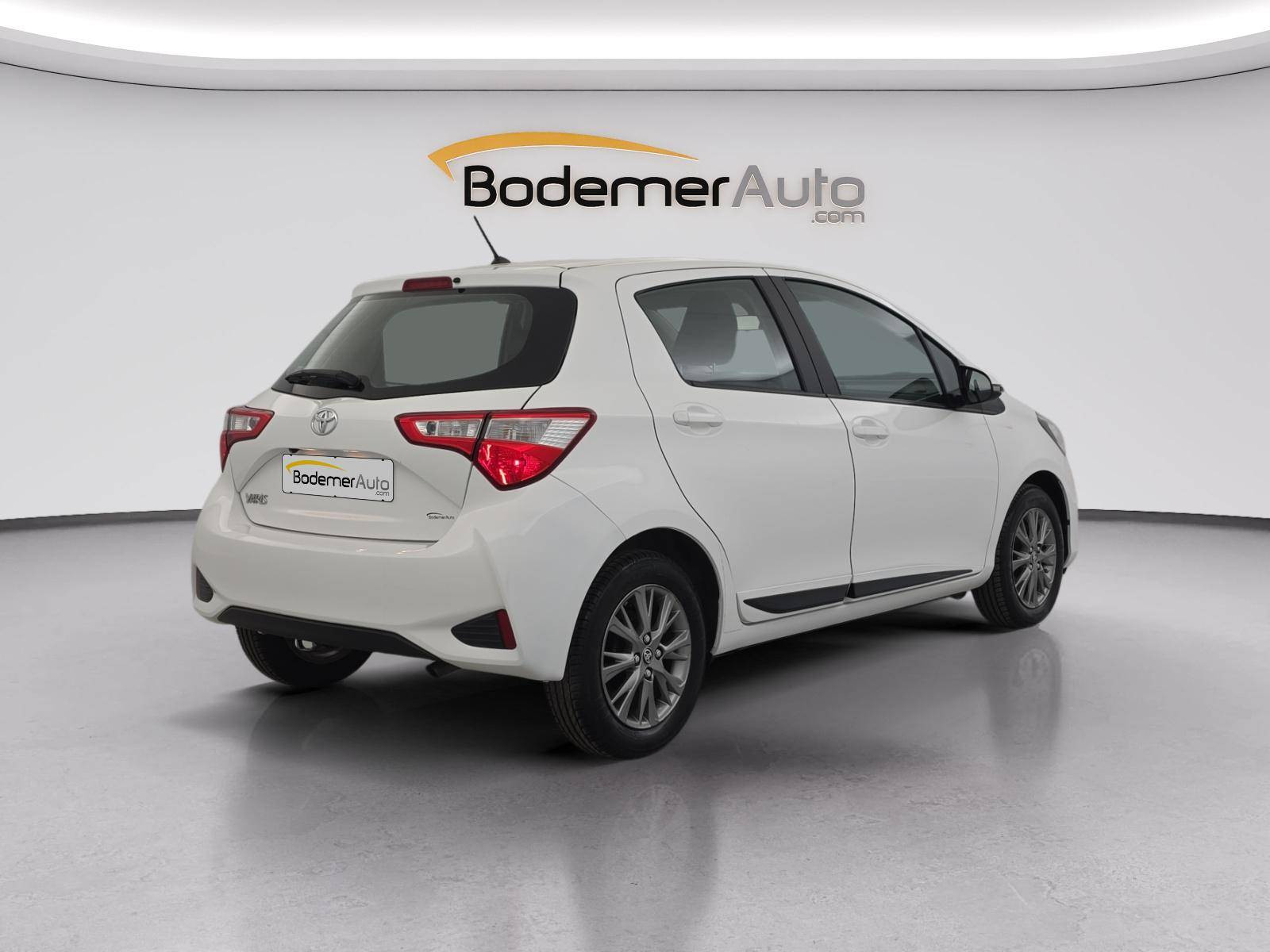 Vente en ligne Toyota Yaris Yaris Pro 110 VVT-i CVT au prix de 12 990 €