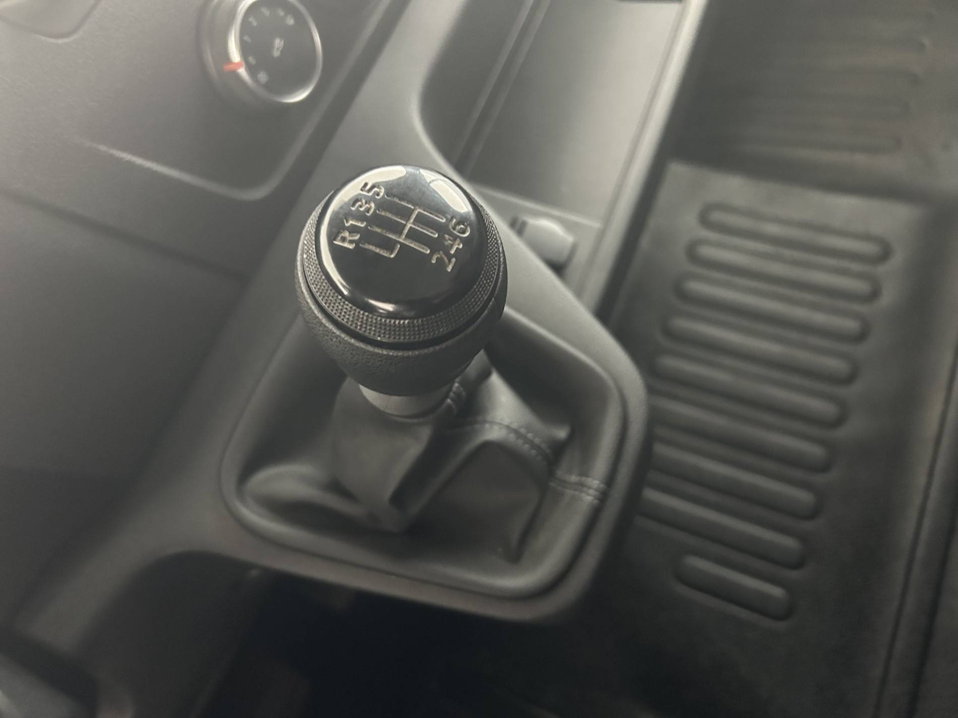 Vente en ligne Renault Master Fourgon MASTER FGN TRAC F3500 L2H2 BLUE DCI 135 au prix de 23 990 €