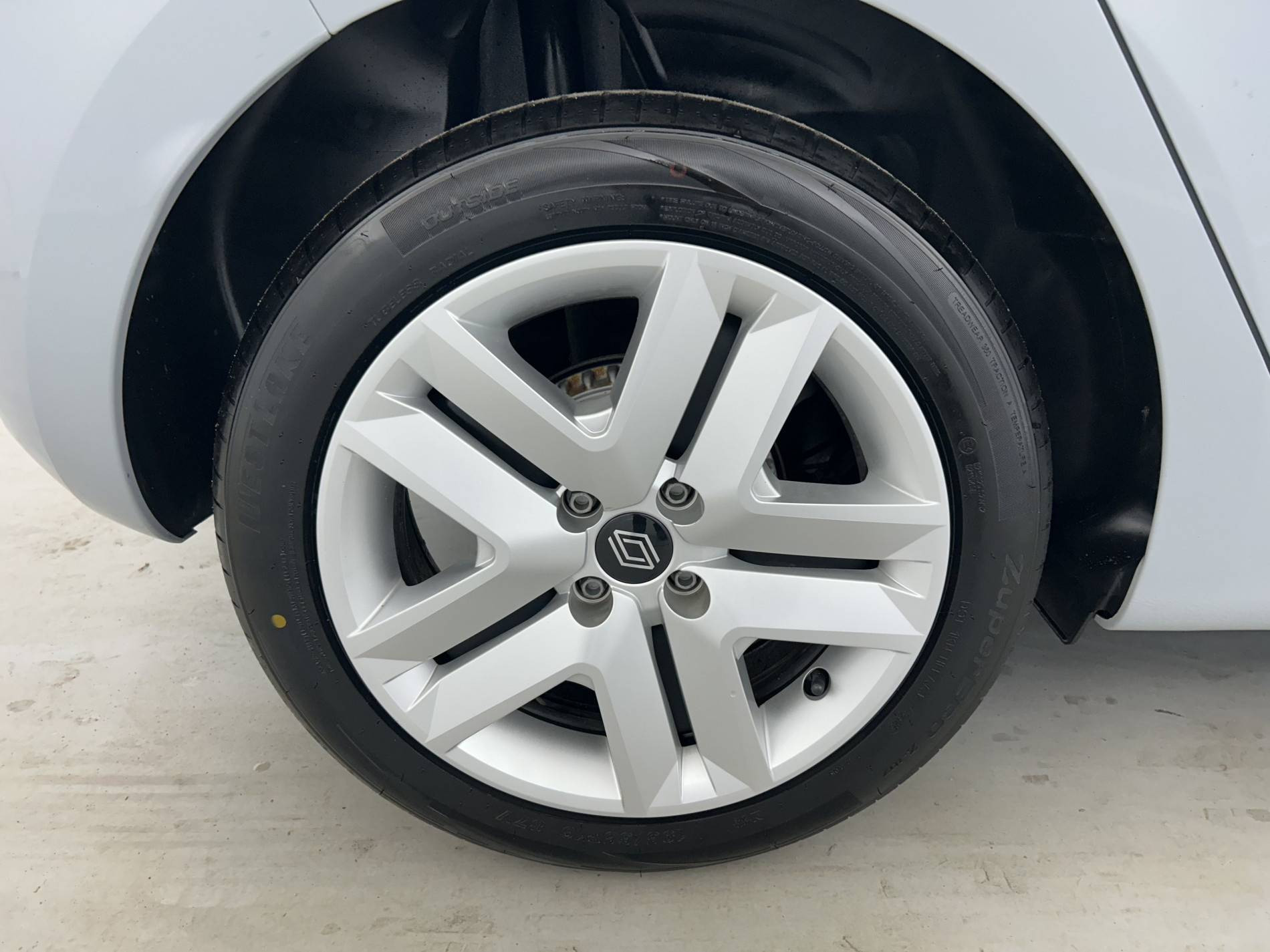 Vente en ligne Renault Clio 5 Clio TCe 90 au prix de 15 790 €
