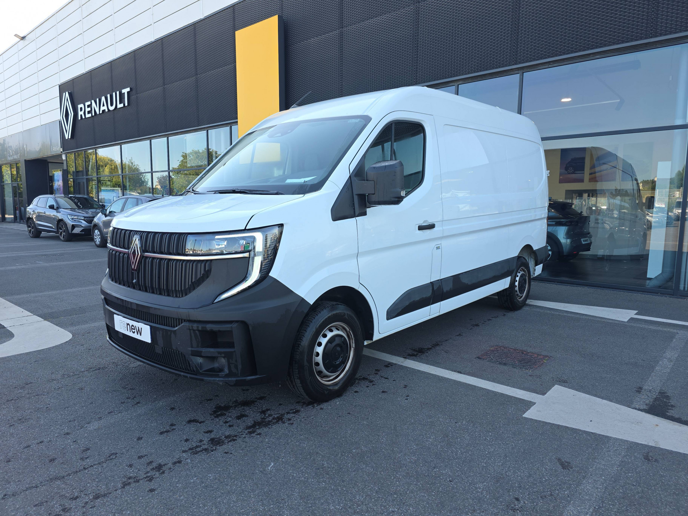 Renault Master Fourgon MASTER FG BLUE DCI 130 L2H2 3T5 TR occasion de 2025 en vente à Lamballe
