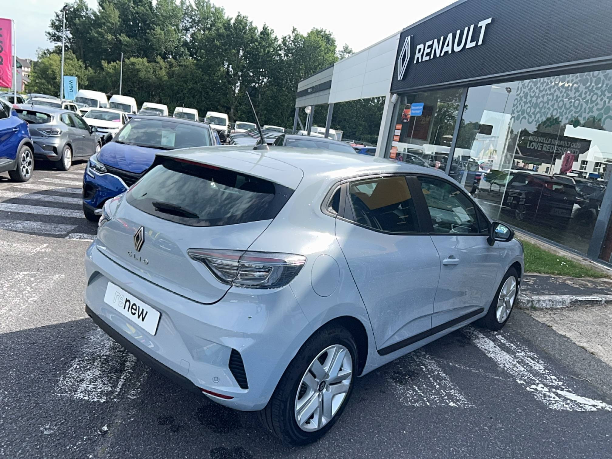 Vente en ligne Renault Clio 5 Clio TCe 90 au prix de 15 990 €