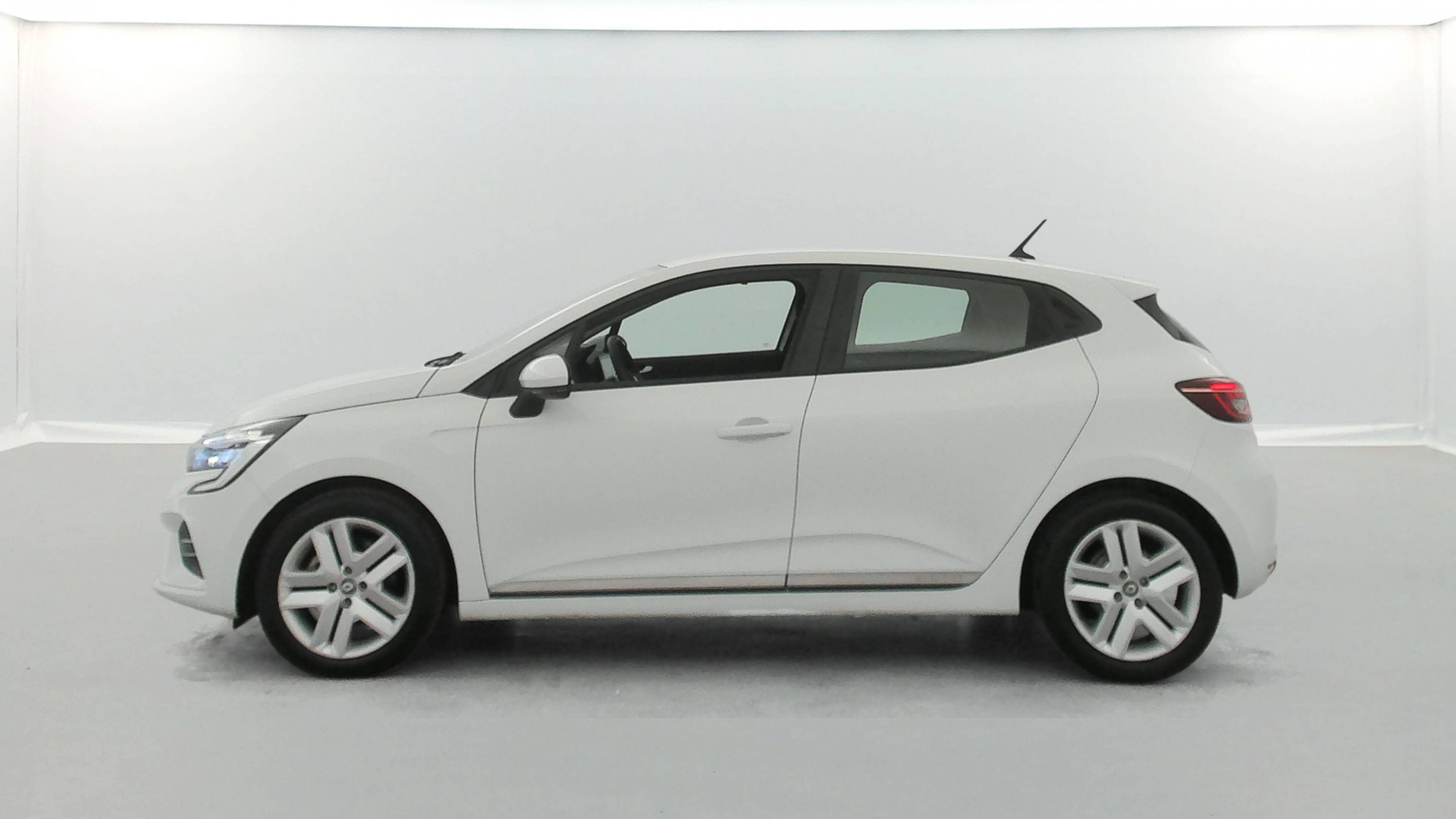 Vente en ligne Renault Clio 5 Clio E-Tech 140 - 21N au prix de 16 590 €