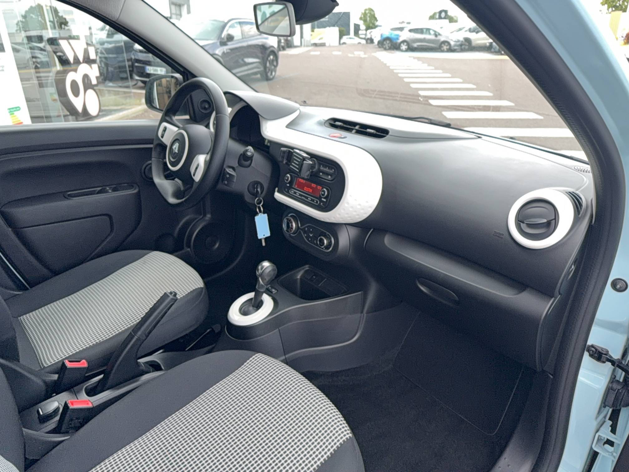 Vente en ligne Renault Twingo Electrique Twingo III E-Tech au prix de 10 990 €