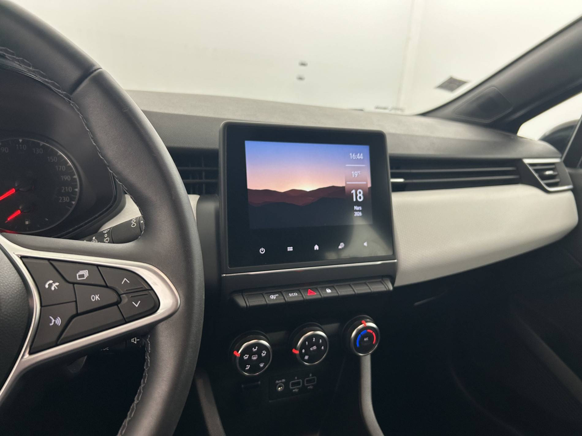 Vente en ligne Renault Clio 5 Clio TCe 90 - 21N au prix de 14 290 €