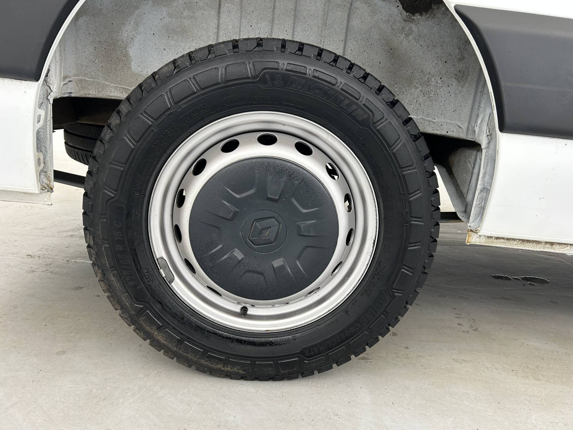 Vente en ligne Renault Master Fourgon MASTER FGN TRAC F3500 L2H2 BLUE DCI 135 au prix de 22 390 €
