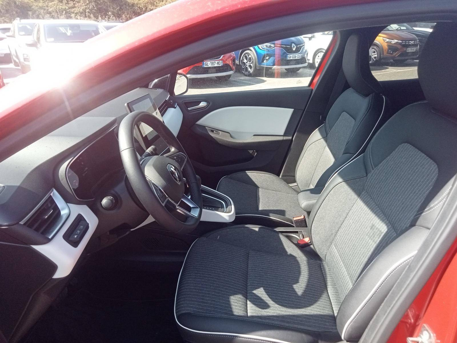 Vente en ligne Renault Clio 5 Clio E-Tech full hybrid 145 au prix de 17 490 €