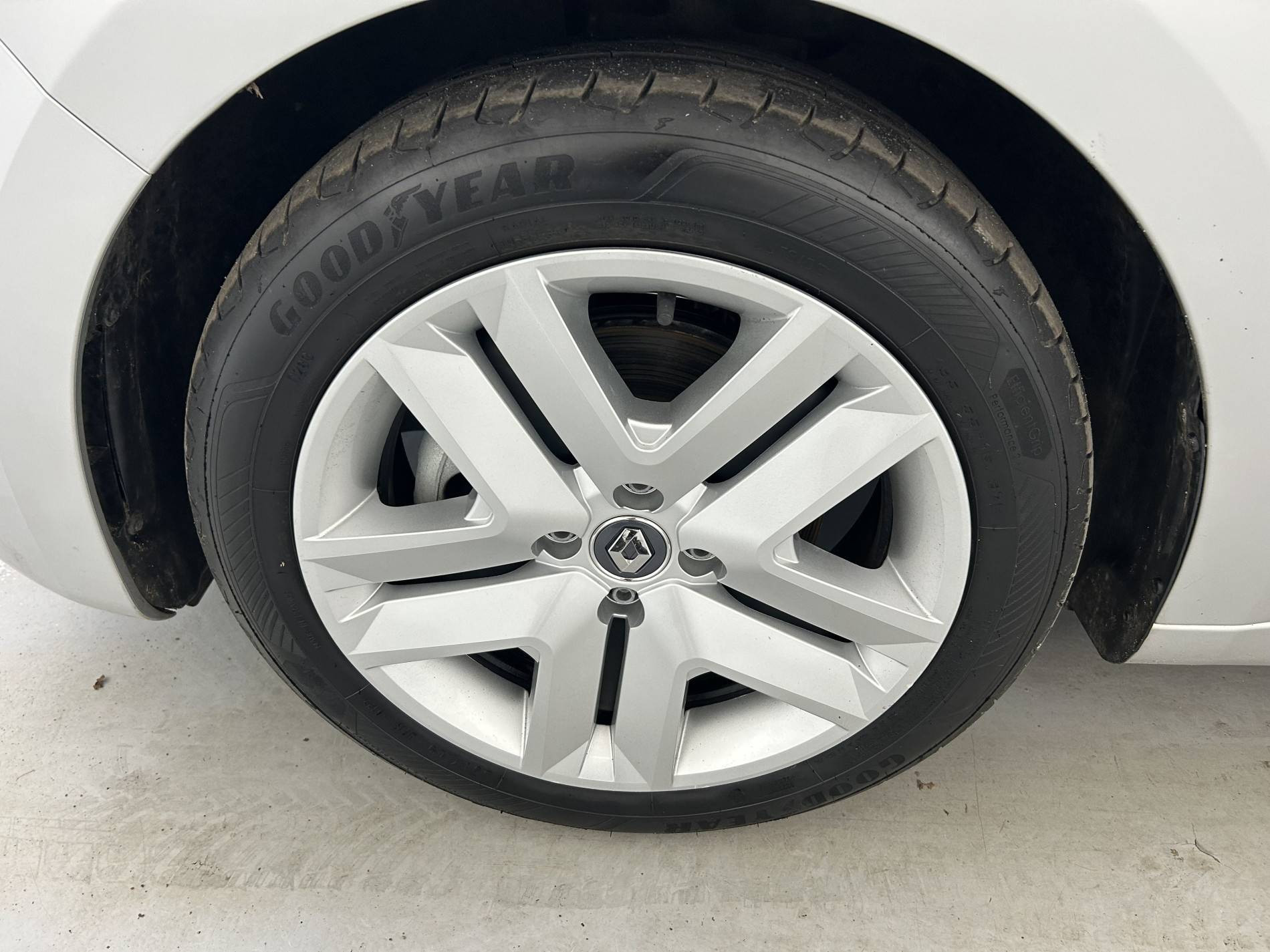 Vente en ligne Renault Clio 5 Clio E-Tech 140 - 21N au prix de 16 791 €