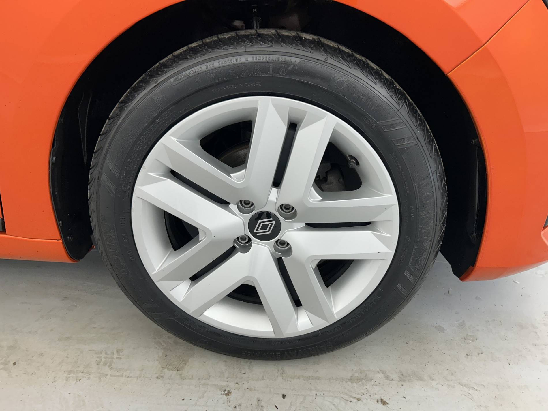 Vente en ligne Renault Clio 5 Clio TCe 90 au prix de 15 490 €
