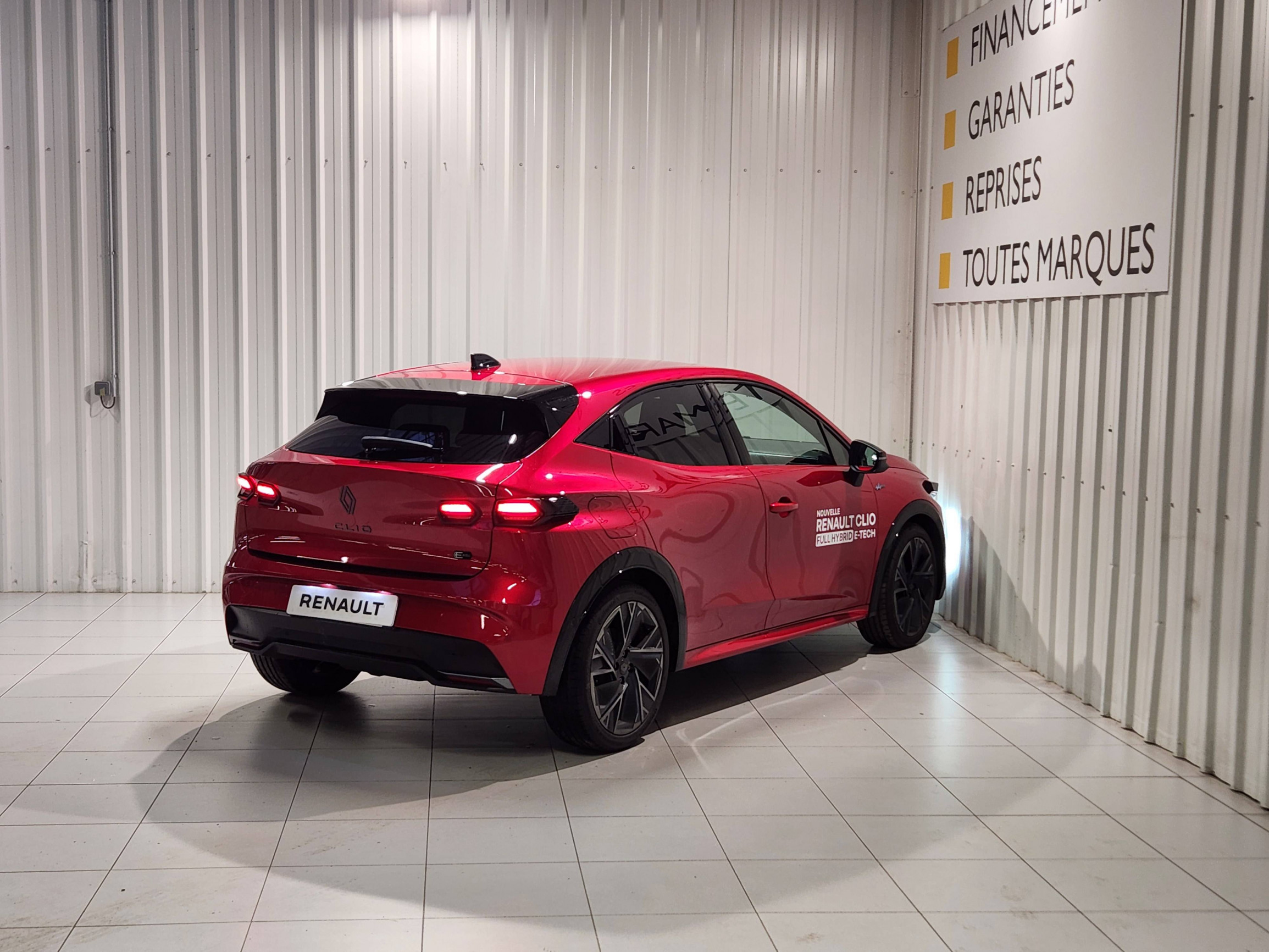 Vente en ligne Renault Clio 6 Clio E-Tech full hybrid 160 ch au prix de 27 690 €