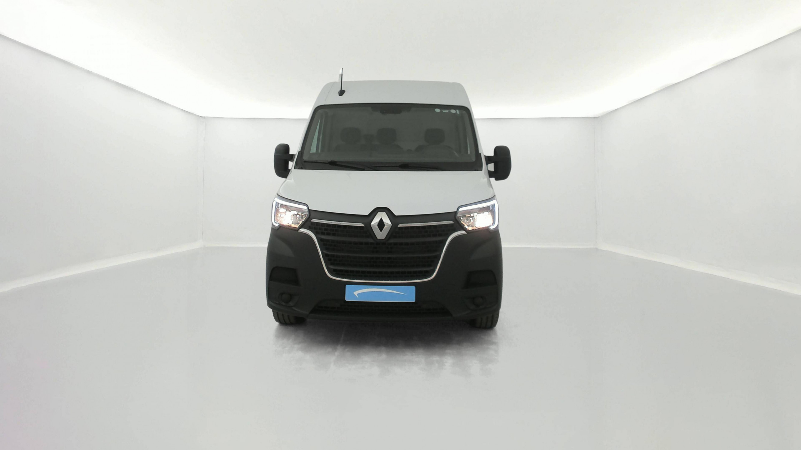 Vente en ligne Renault Master Fourgon MASTER FGN TRAC F3500 L2H2 BLUE DCI 135 au prix de 25 490 €