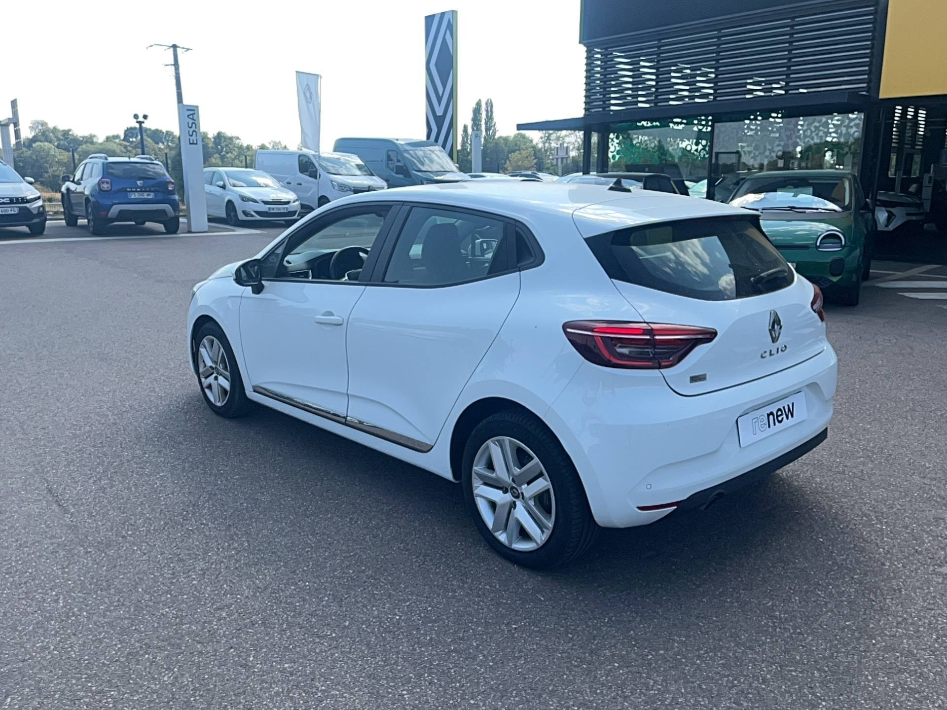 Vente en ligne Renault Clio 5 CLIO SOCIETE BLUE DCI 100 - 21N au prix de 10 991 €
