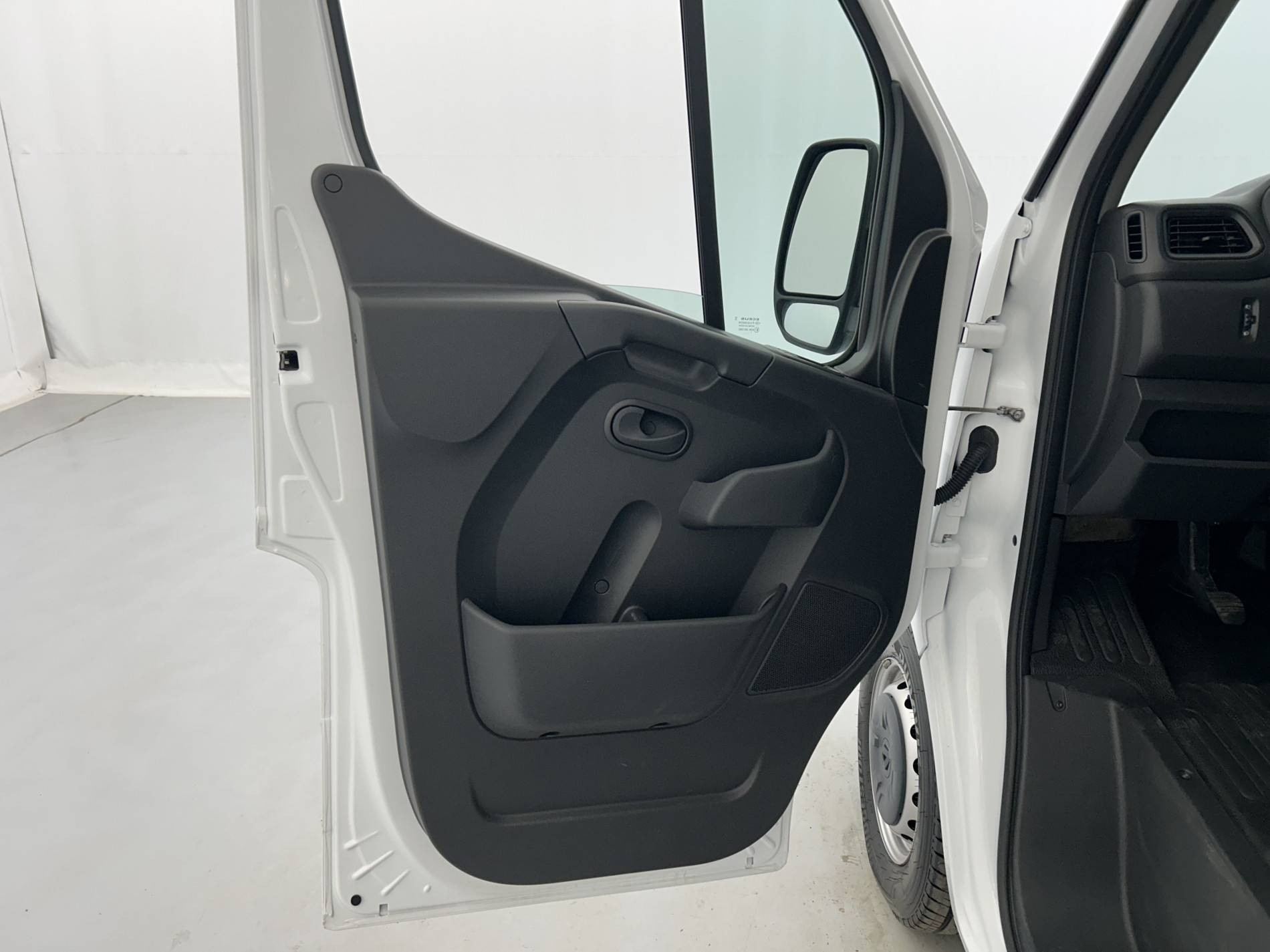 Vente en ligne Renault Master Fourgon MASTER FGN TRAC F3500 L2H2 BLUE DCI 135 au prix de 26 280 €