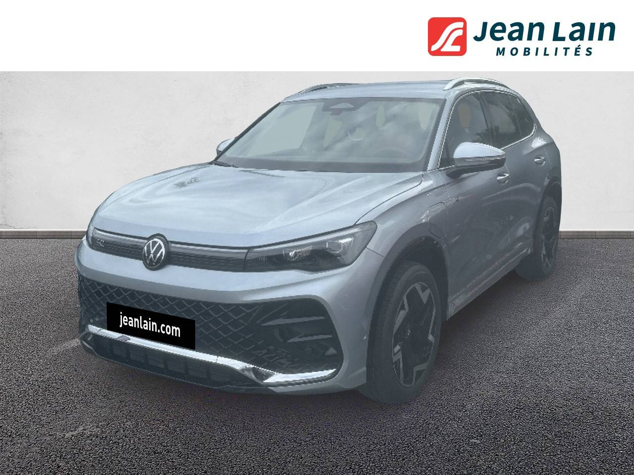 Vente en ligne VOLKSWAGEN TIGUAN Tiguan 1.5 eHybrid 272ch DSG6 R-Line de 2025 au prix de 53 780 €